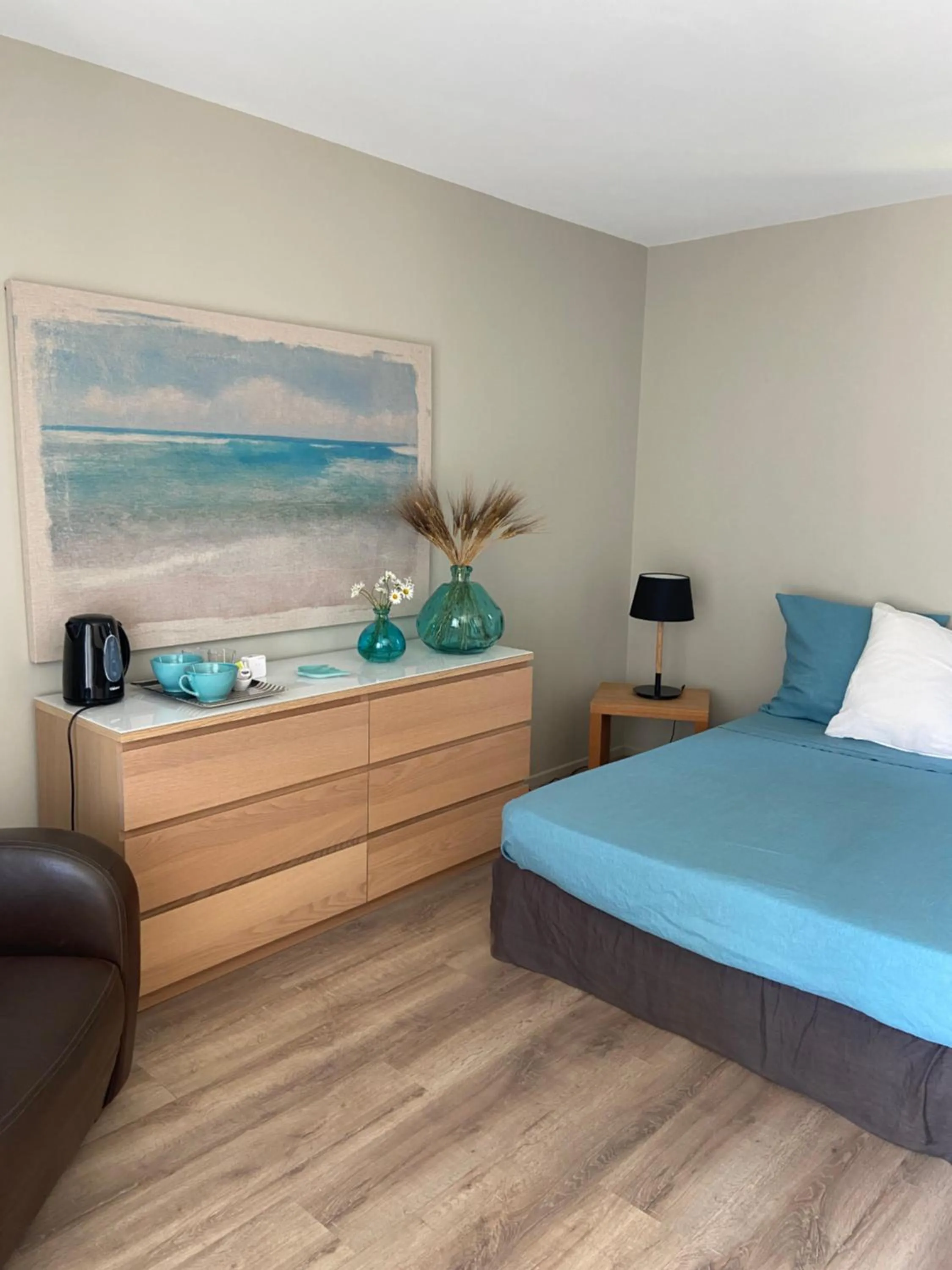 Bedroom, Bed in Embruns et Sarrasin