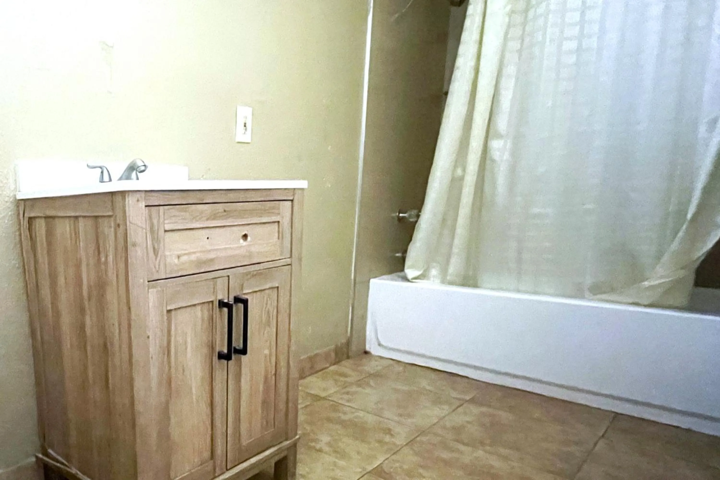 Bathroom, Bed in Sai Park Motel