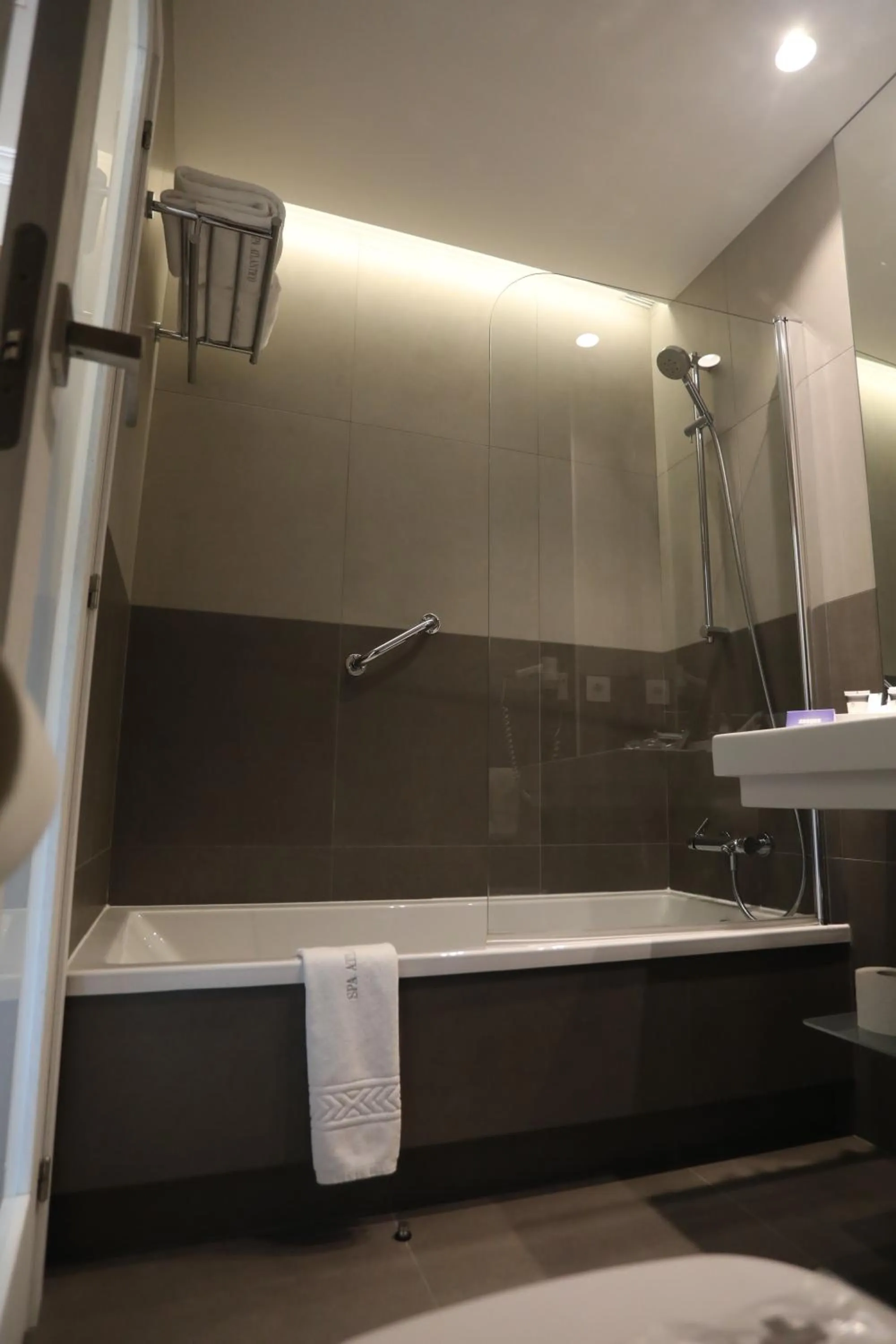 Bathroom in Hotel Spa Atlántico San Vicente do Mar