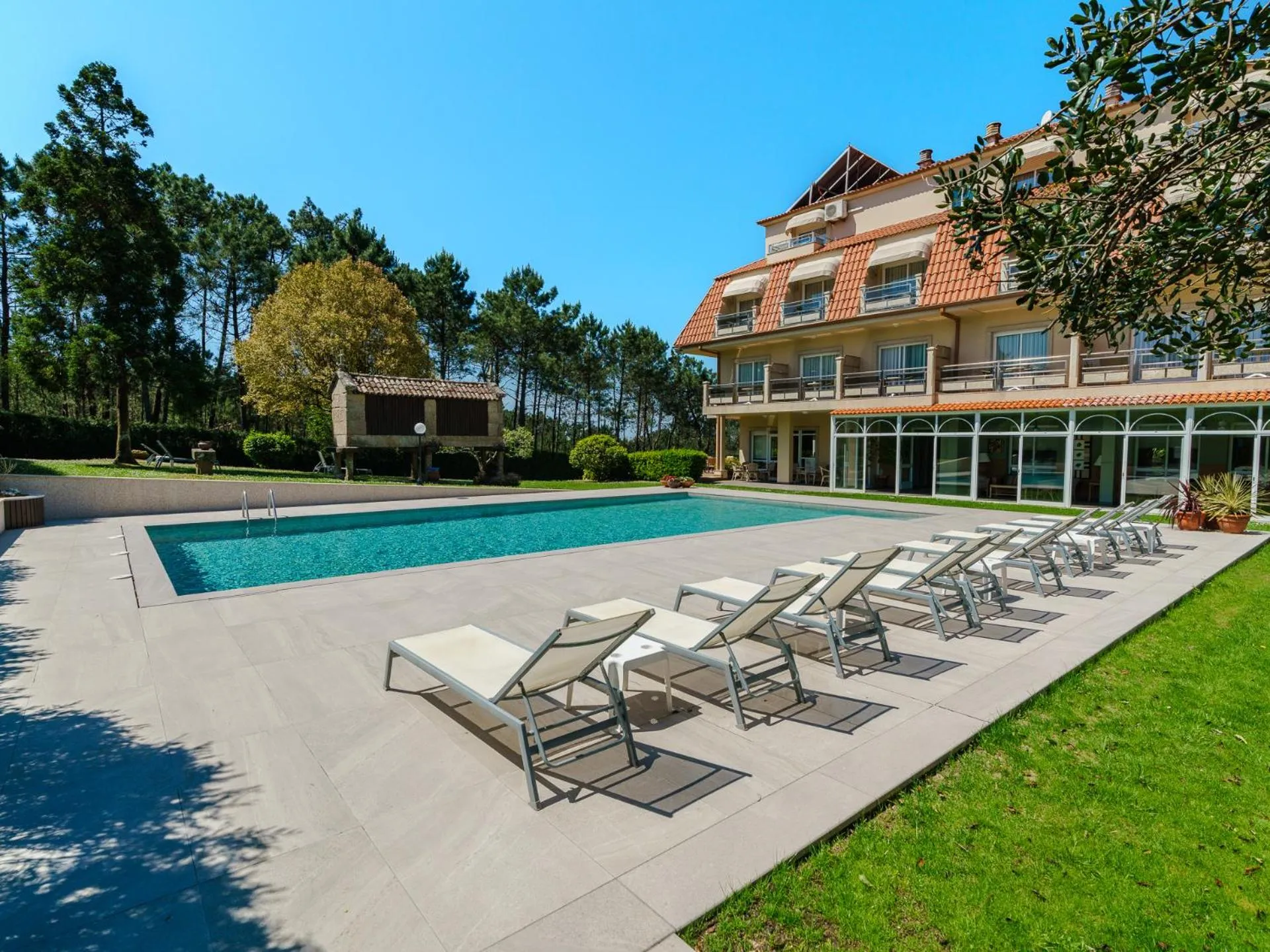 Swimming pool in Hotel Spa Atlántico San Vicente do Mar