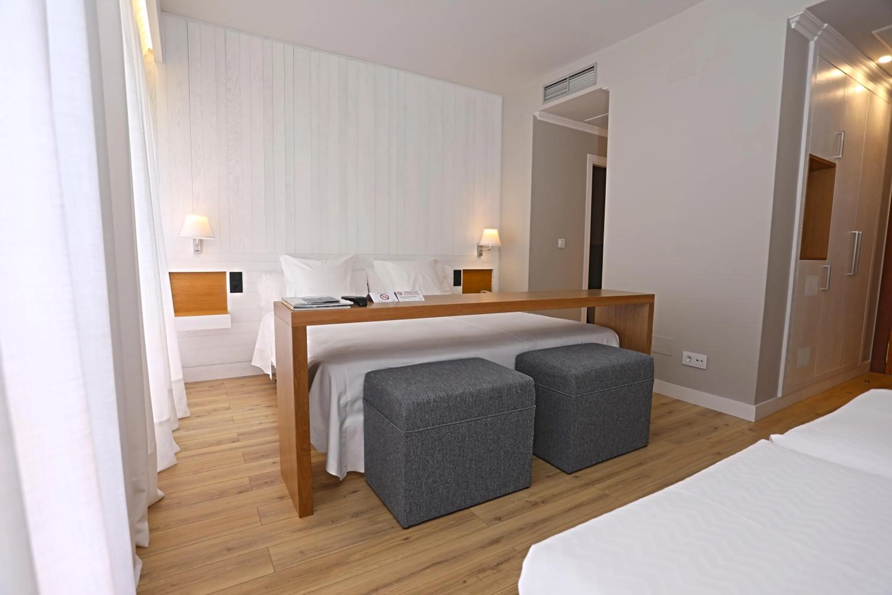 Photo of the whole room, Bed in Hotel Spa Atlántico San Vicente do Mar