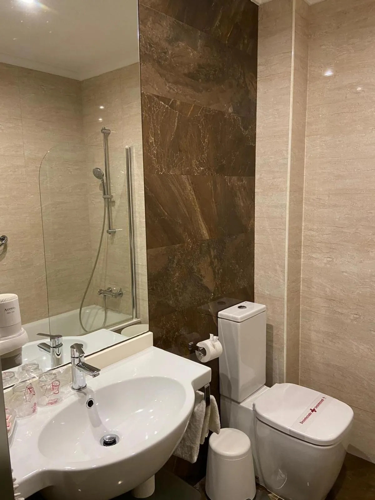 Bathroom in Hotel Spa Atlántico San Vicente do Mar