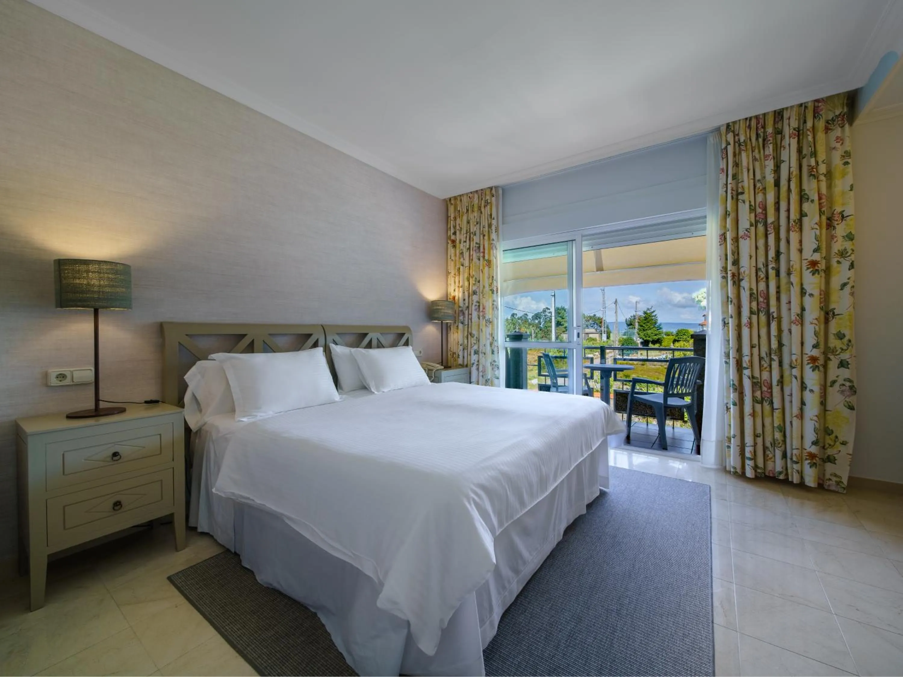 Photo of the whole room, Bed in Hotel Spa Atlántico San Vicente do Mar