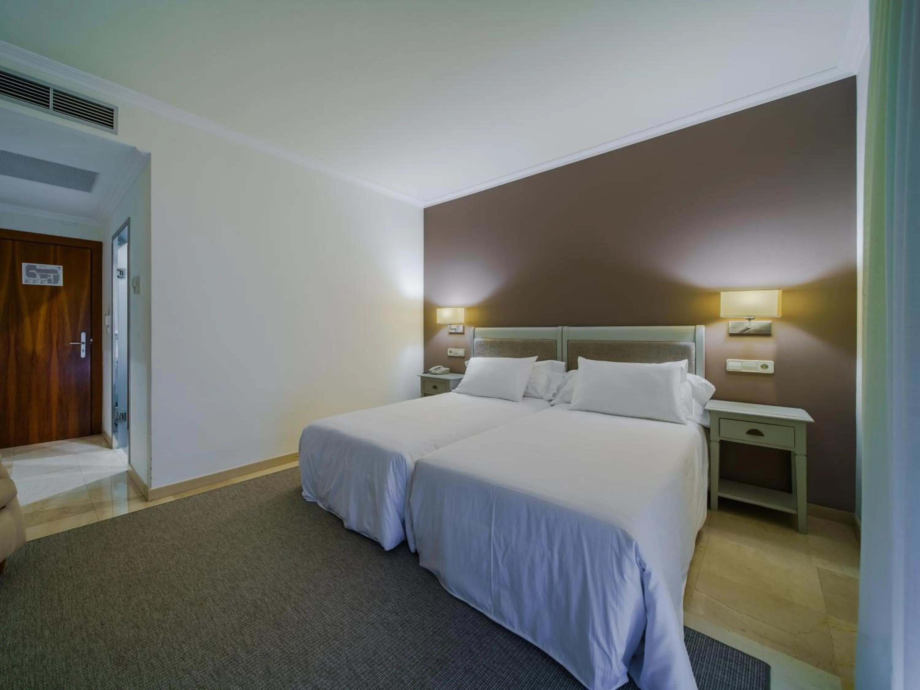 Photo of the whole room, Bed in Hotel Spa Atlántico San Vicente do Mar