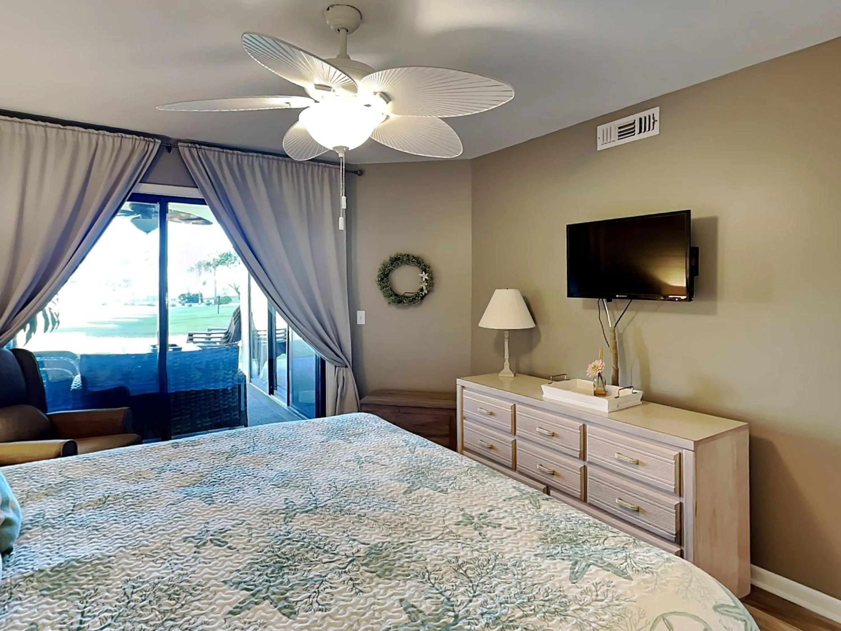 Bed in Colony Reef 3102