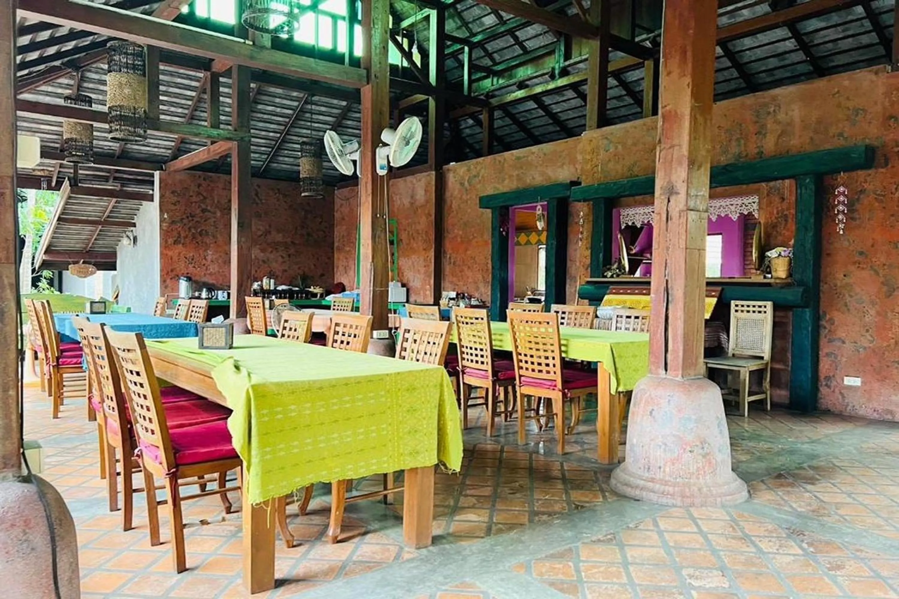 Restaurant/places to eat in Amethyst Hotel Chiang Mai