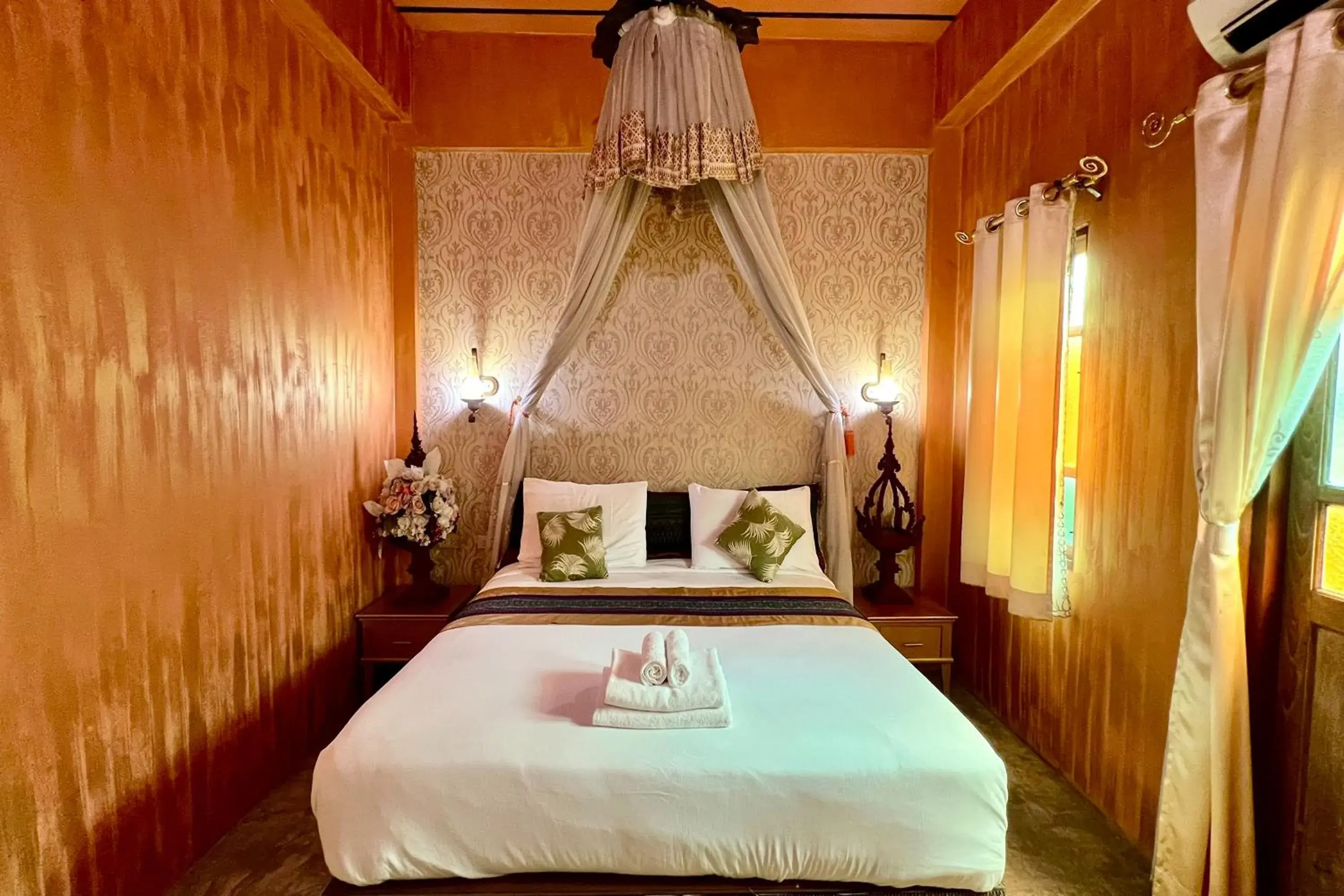 King Room with Balcony in Amethyst Hotel Chiang Mai King Room with Balcony in Amethyst Hotel Chiang Mai