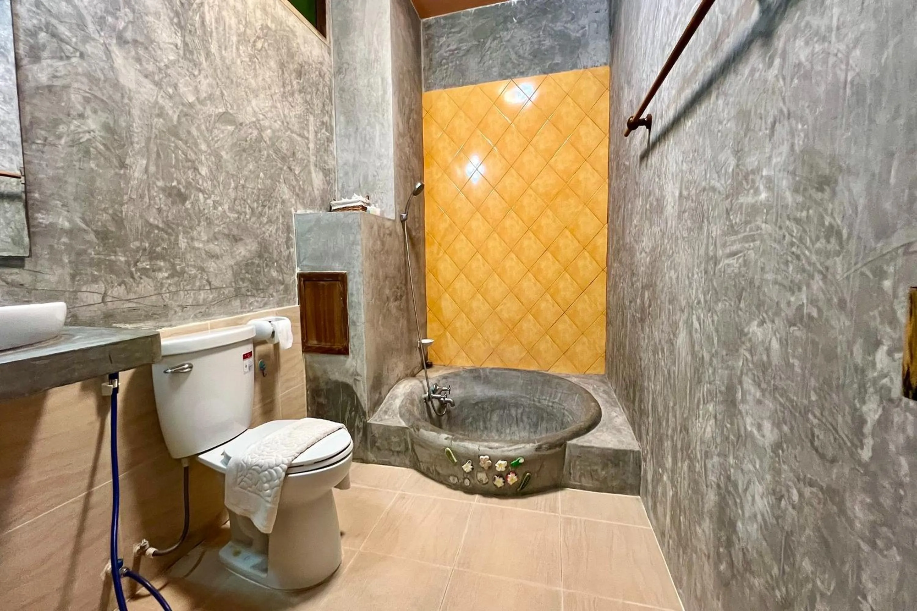 Shower in Amethyst Hotel Chiang Mai