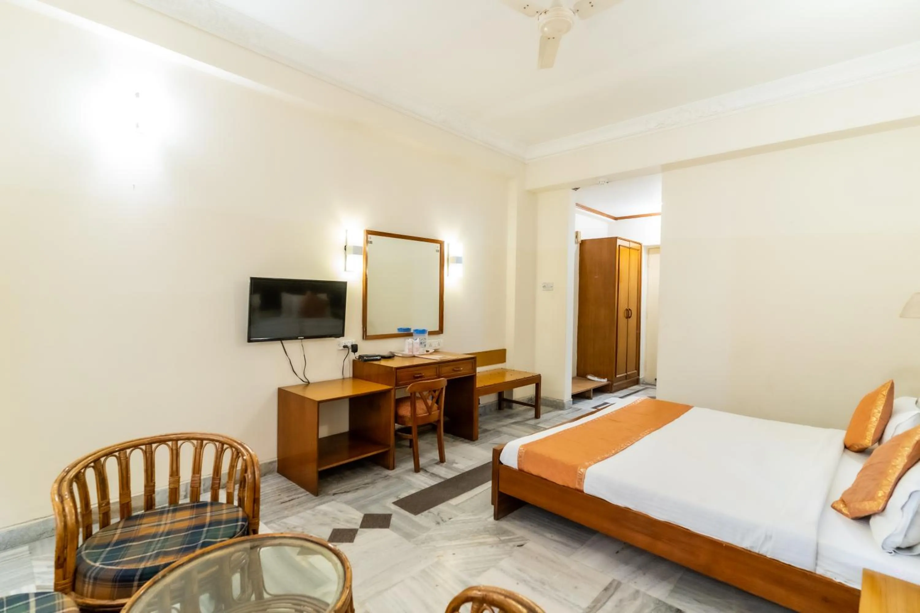 Bed in Hotel Kant Palace