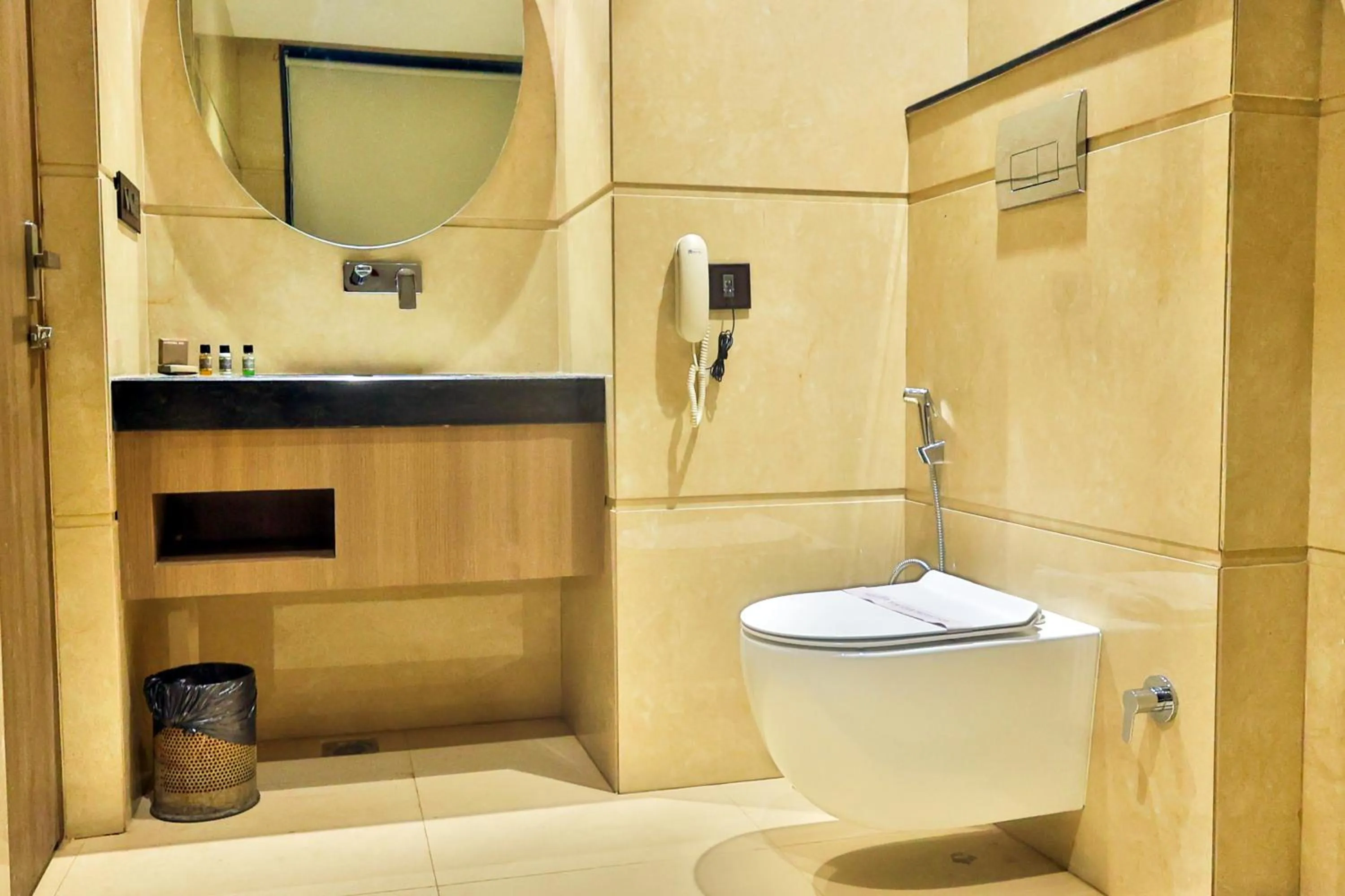 Bathroom in Hotel Kant Palace