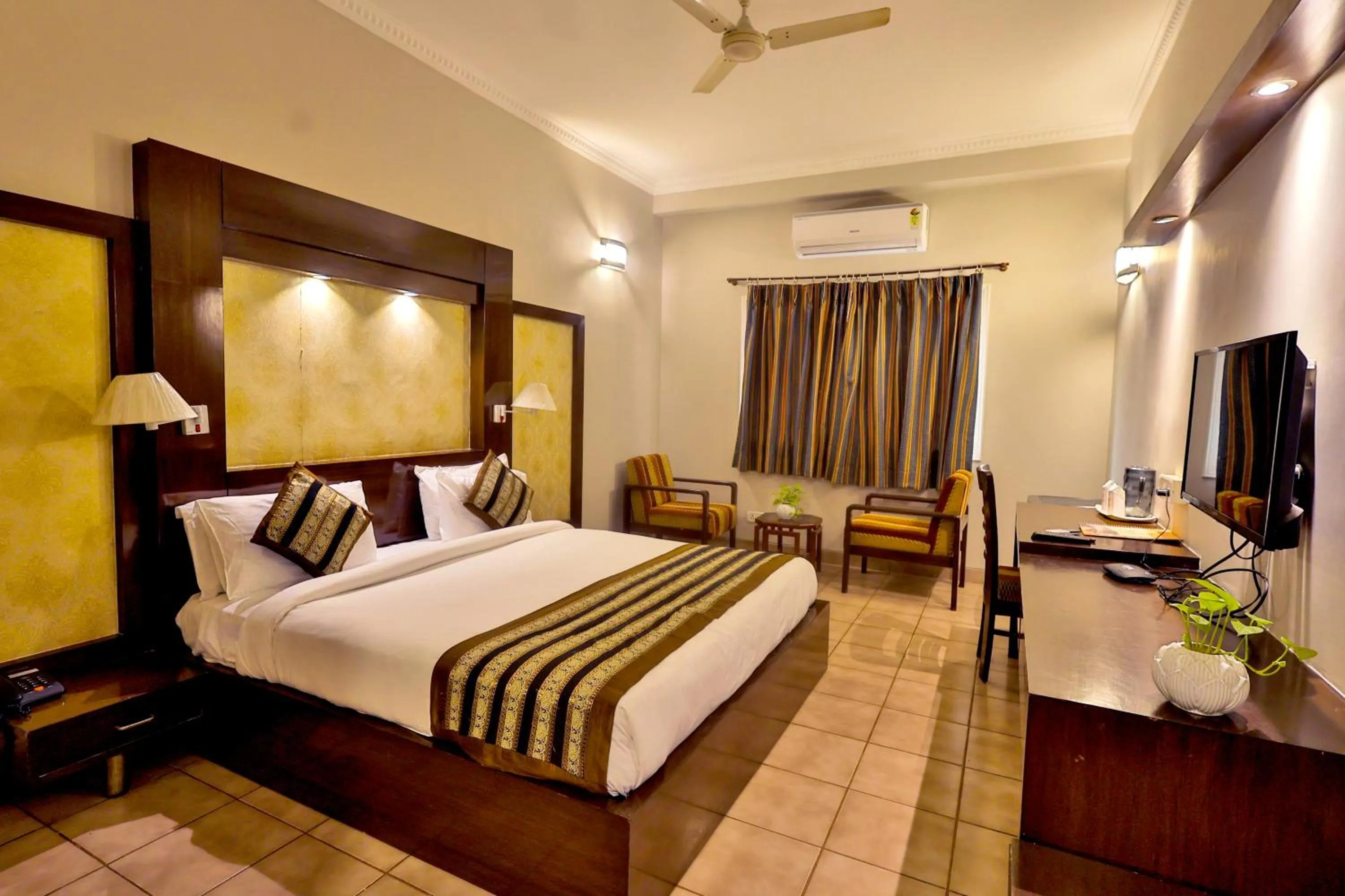 Bed in Hotel Kant Palace