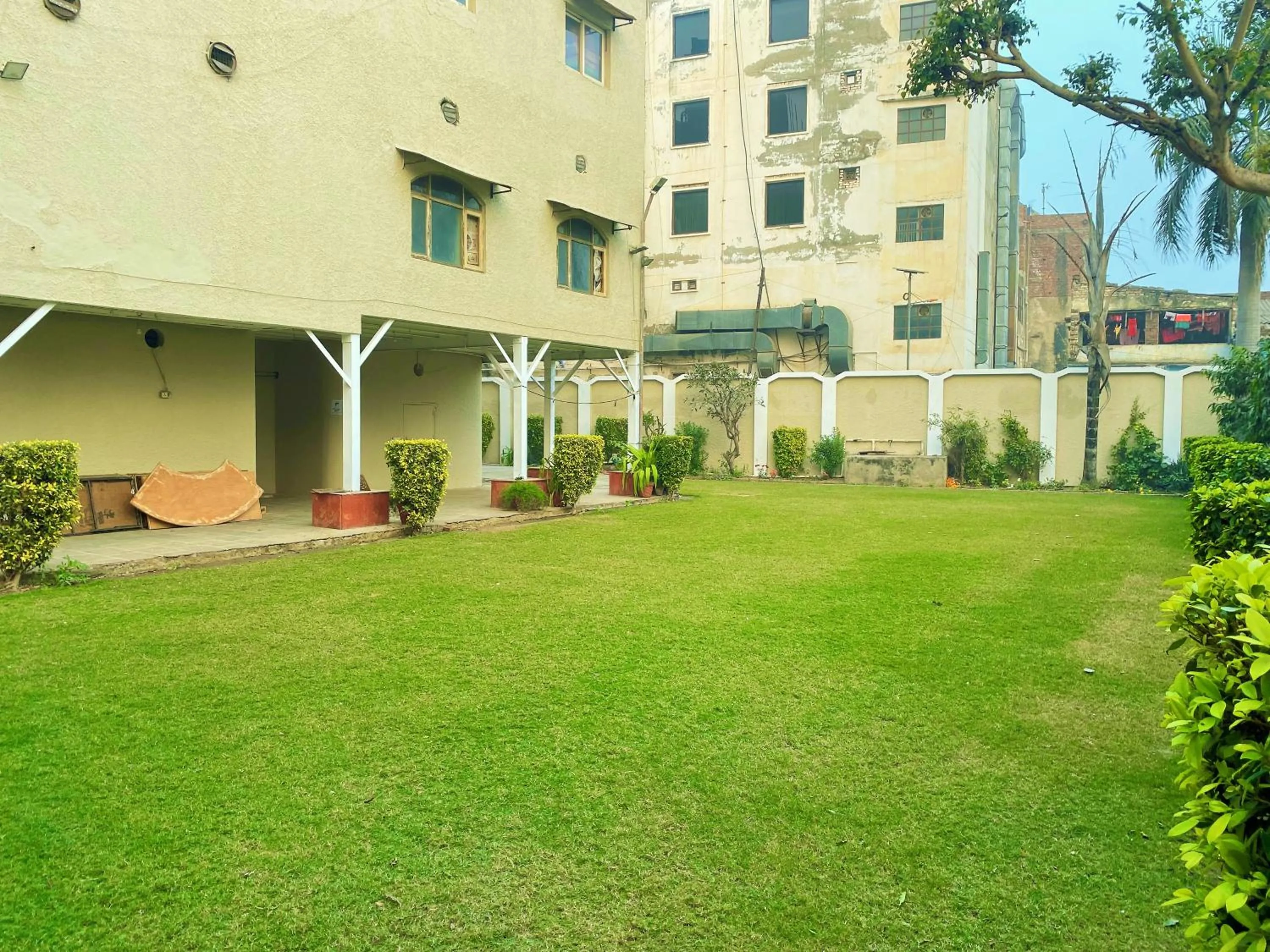 Garden in Hotel Kant Palace