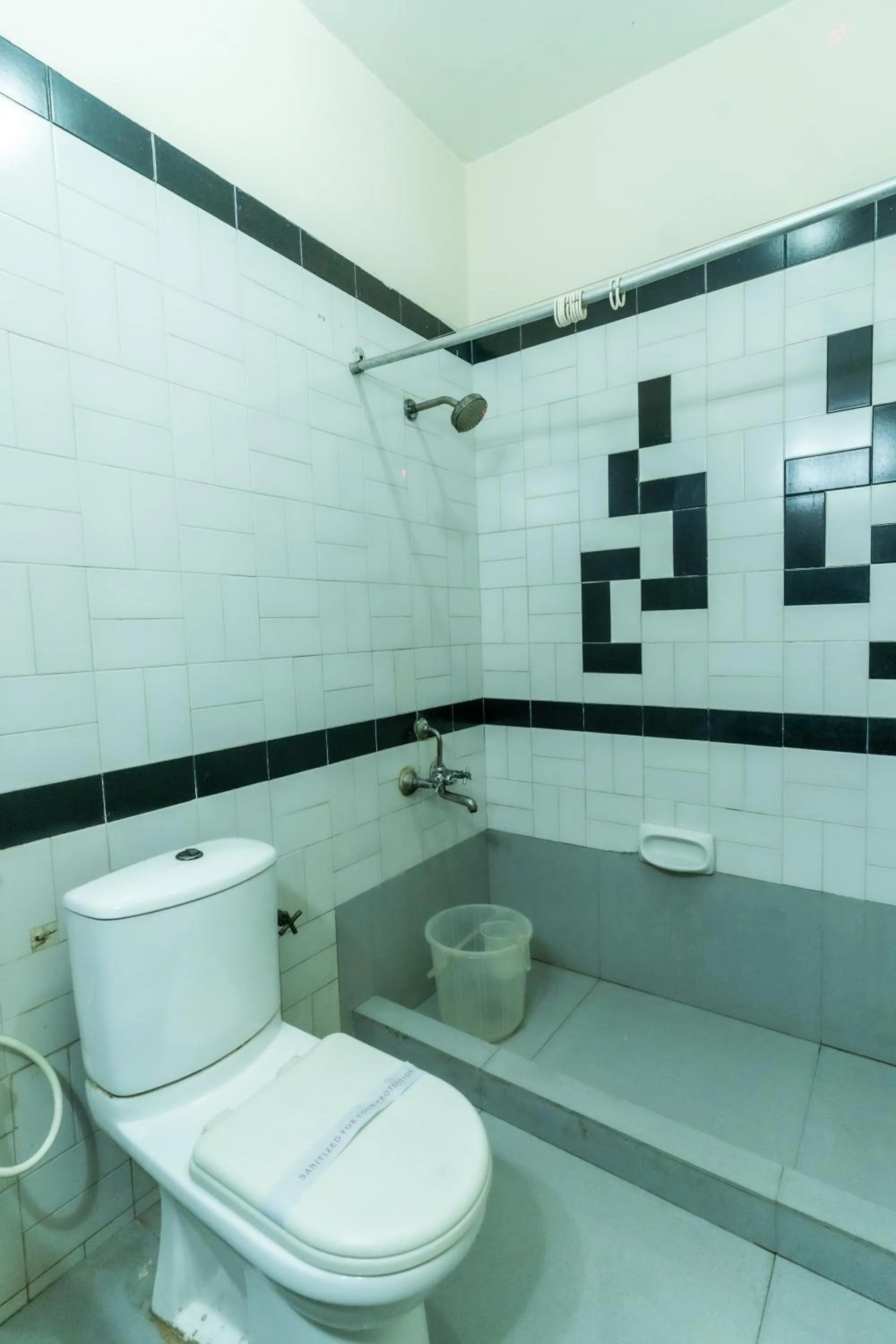 Shower in Hotel Kant Palace