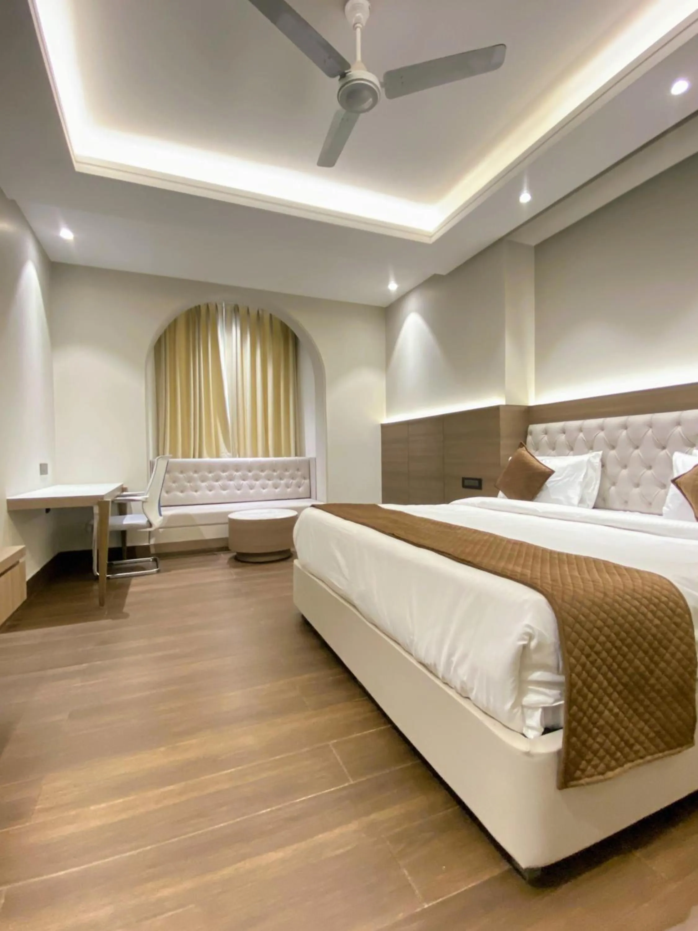 Bed in Hotel Kant Palace