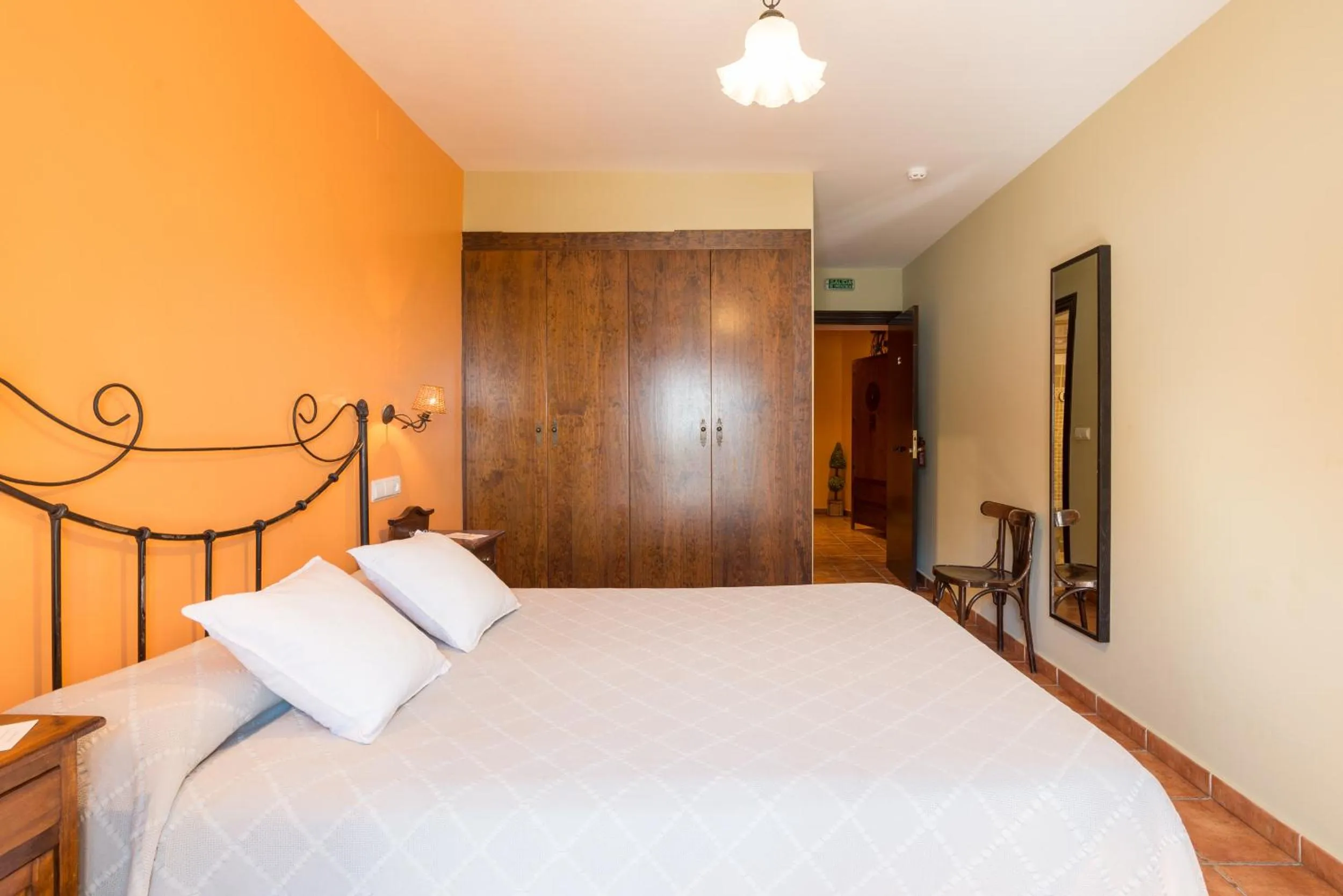 Photo of the whole room, Bed in Hostal El Escudo de Mijas