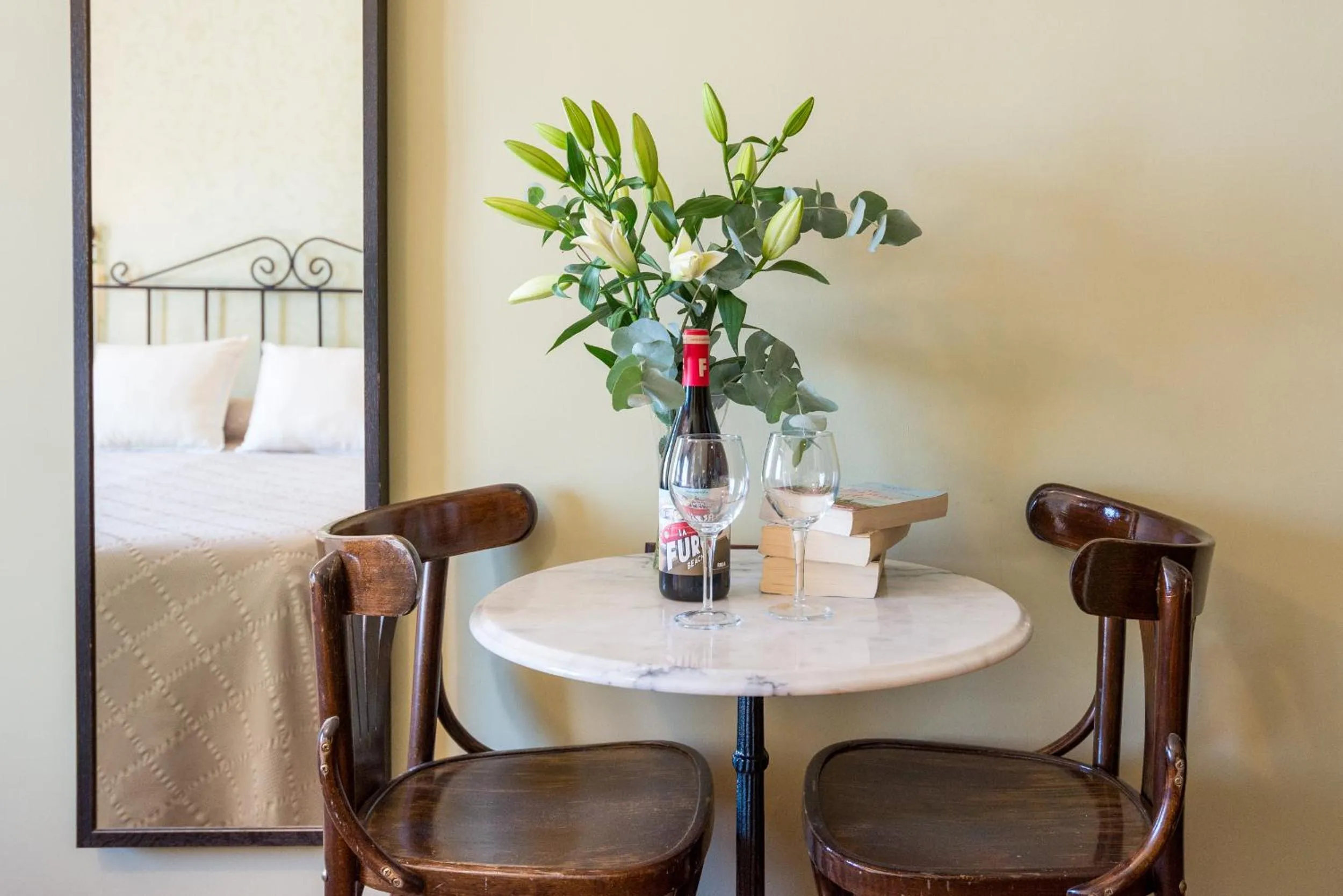Dining area, Bed in Hostal El Escudo de Mijas