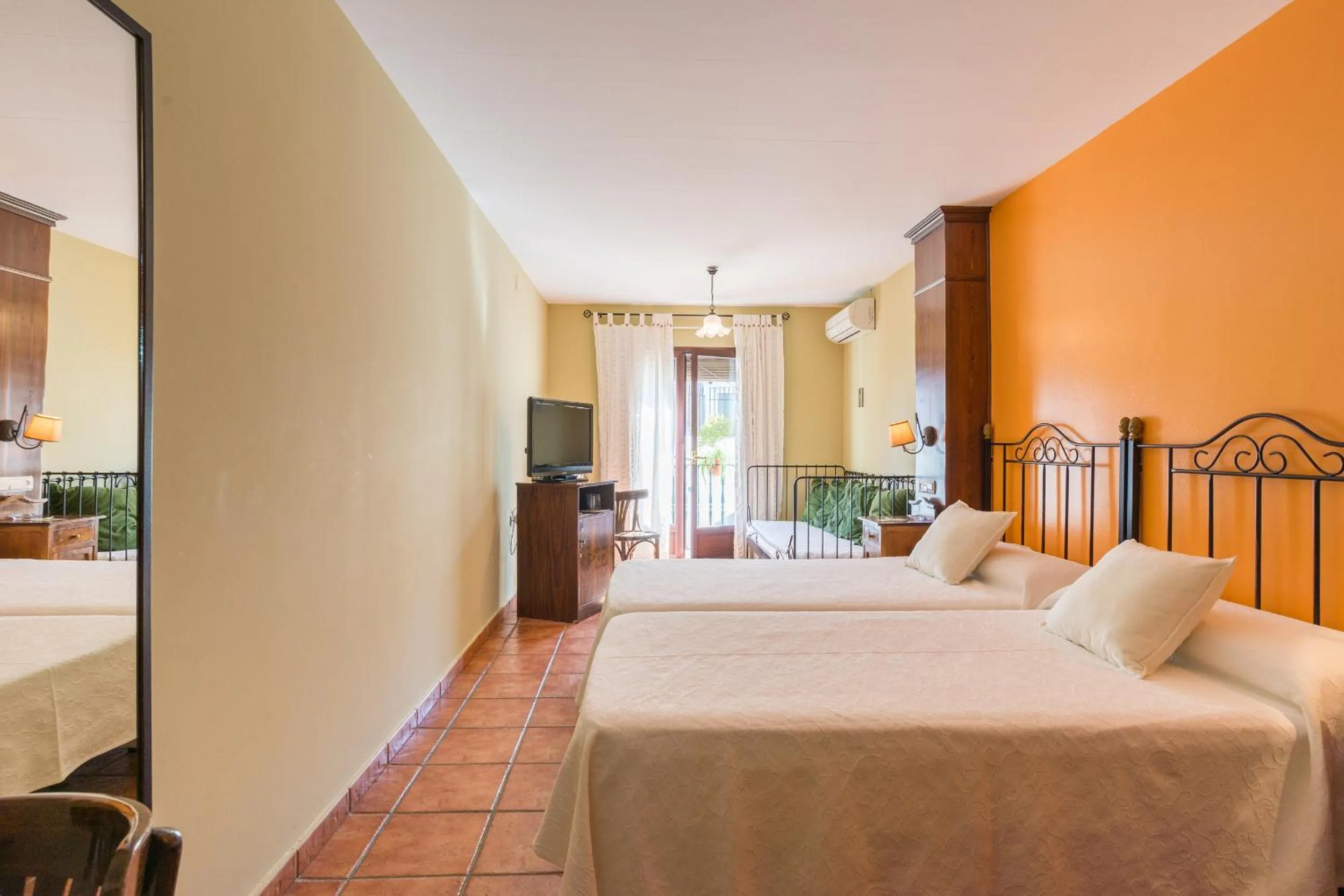 Photo of the whole room, Bed in Hostal El Escudo de Mijas