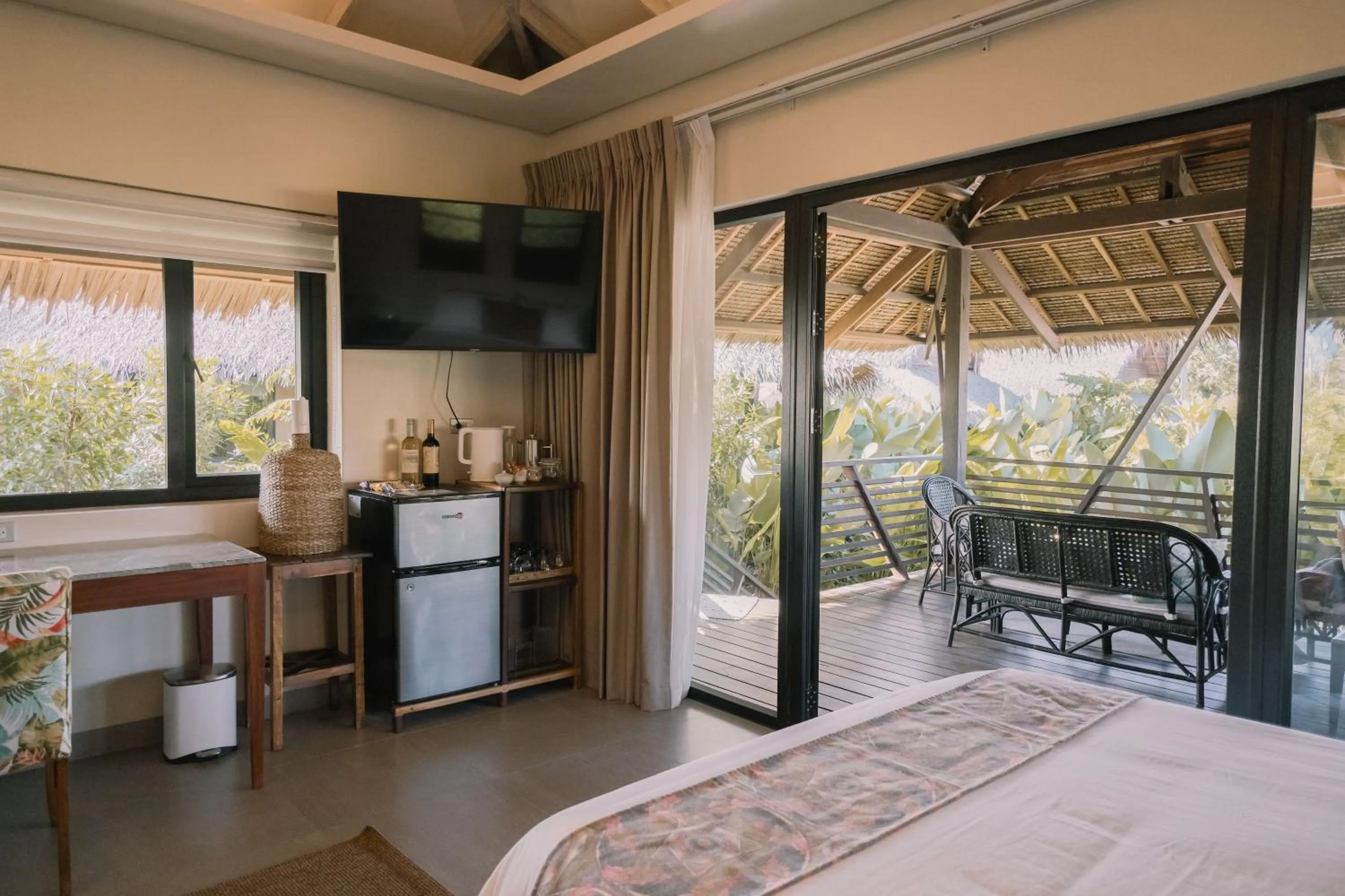 TV and multimedia, Bed in Kaimana Resort Siargao