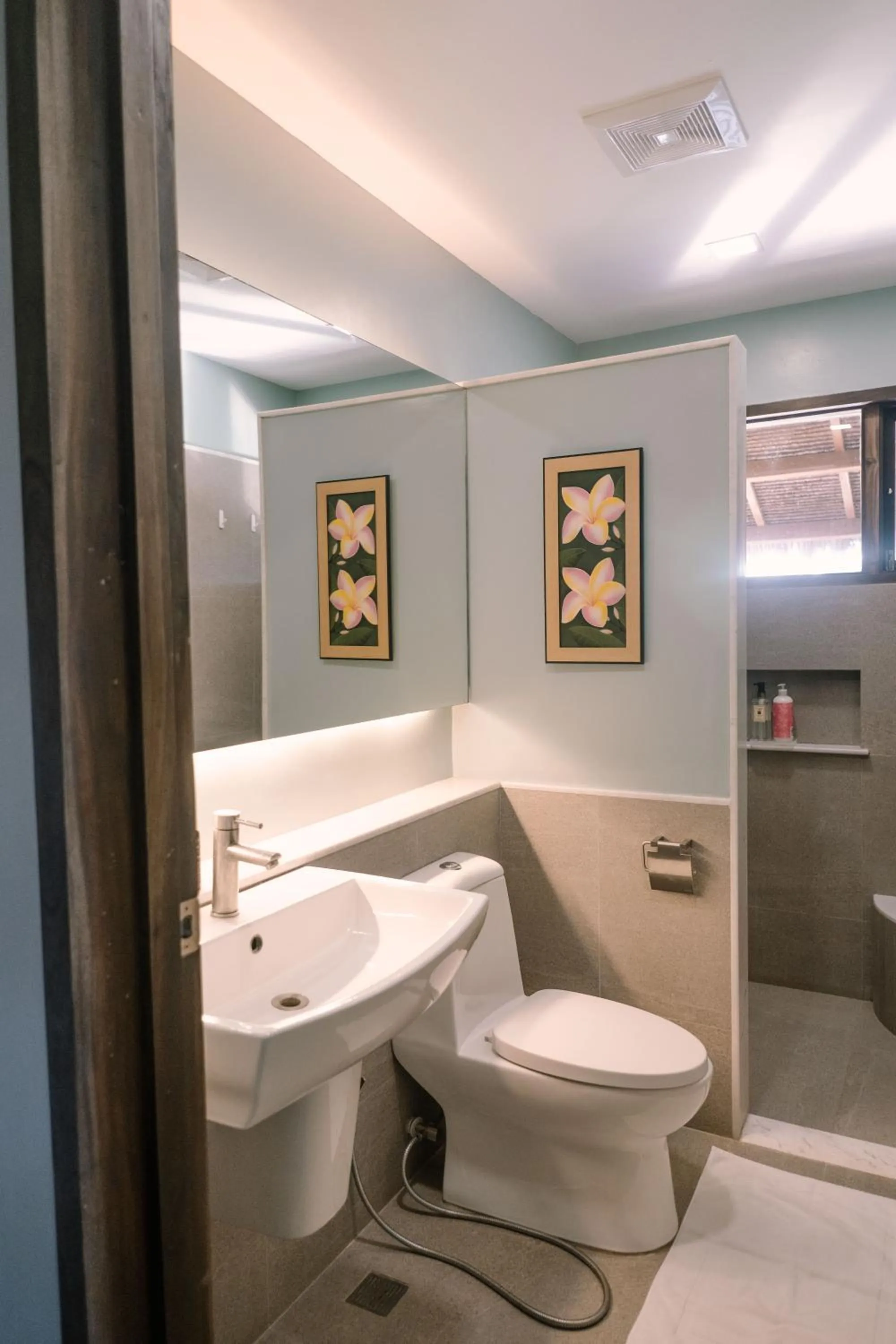 Shower in Kaimana Resort Siargao