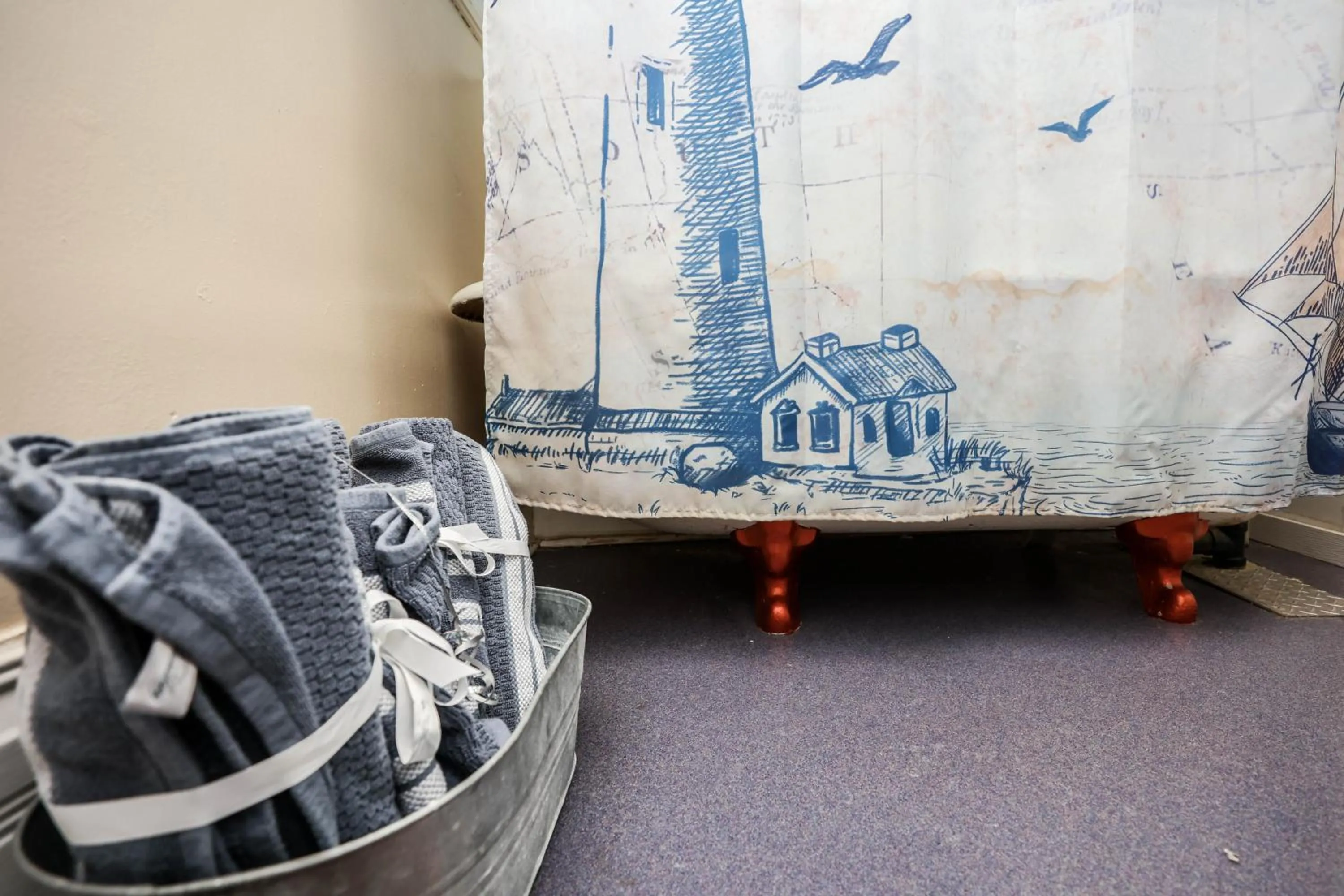 Bathroom, Bed in Wolseley the heart of the city !