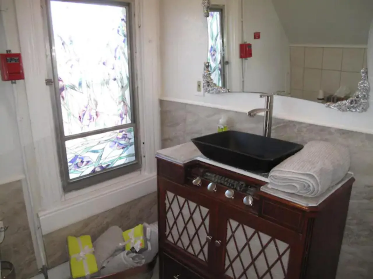 Bathroom, Bed in Wolseley the heart of the city !