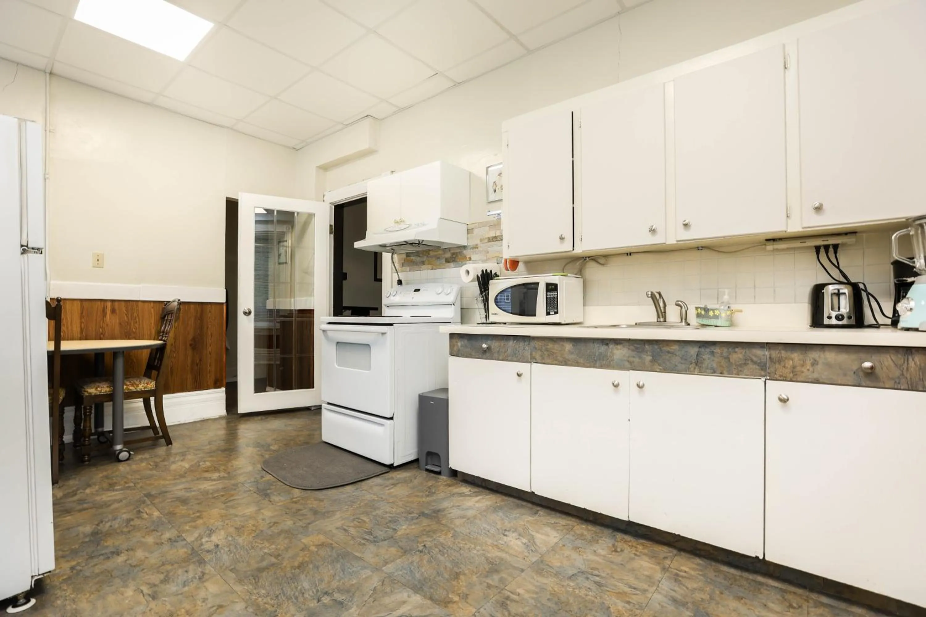 Kitchen or kitchenette in Wolseley the heart of the city !