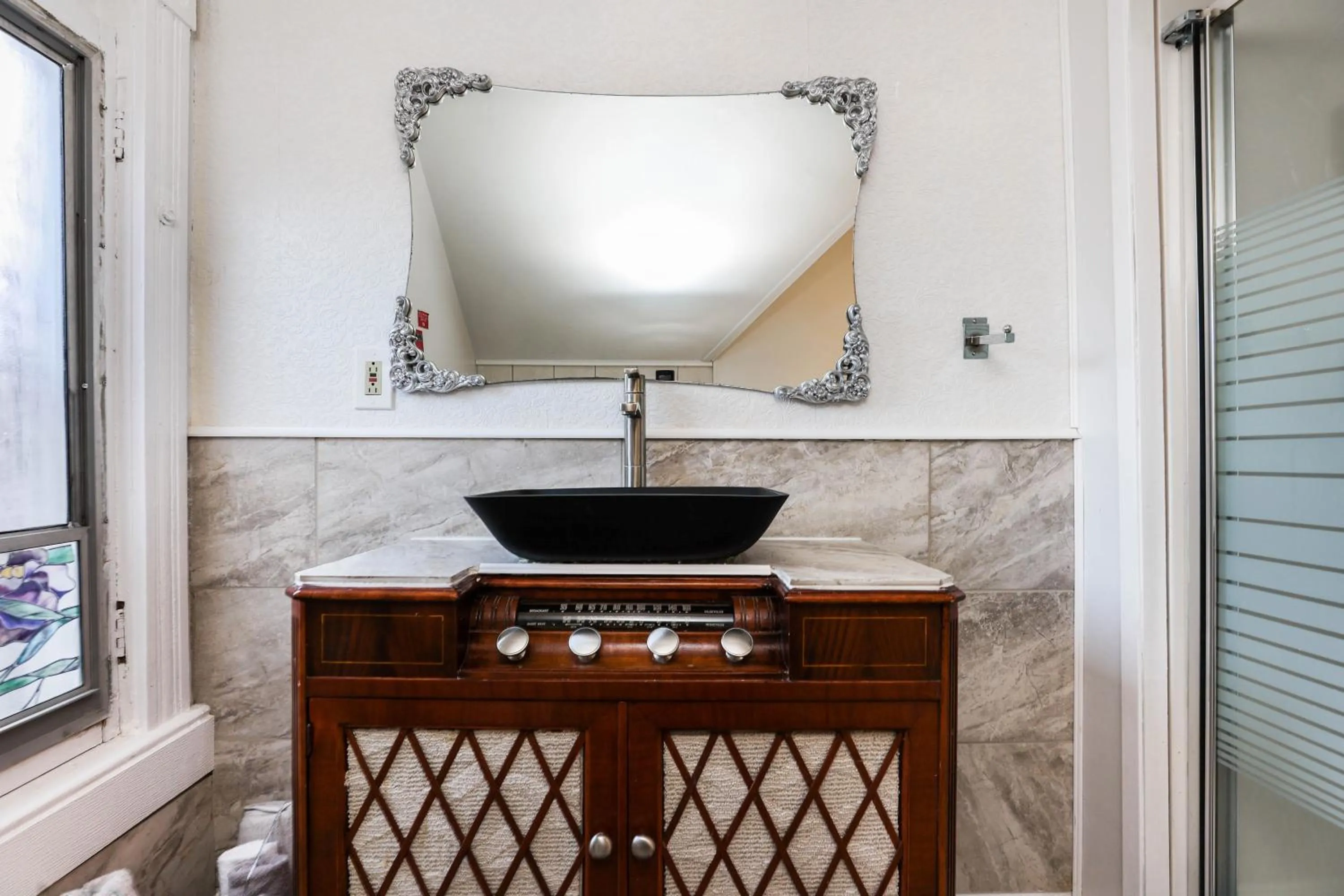 Bathroom in Wolseley the heart of the city !