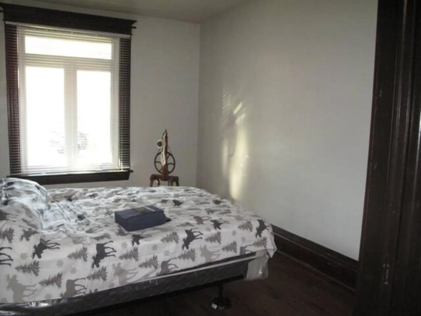 Bedroom, Bed in Wolseley the heart of the city !