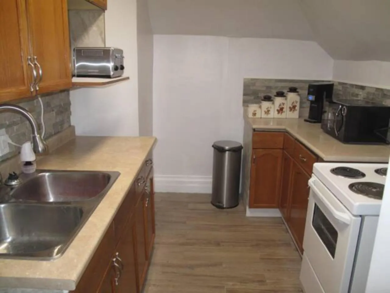 Kitchen or kitchenette in Wolseley the heart of the city !