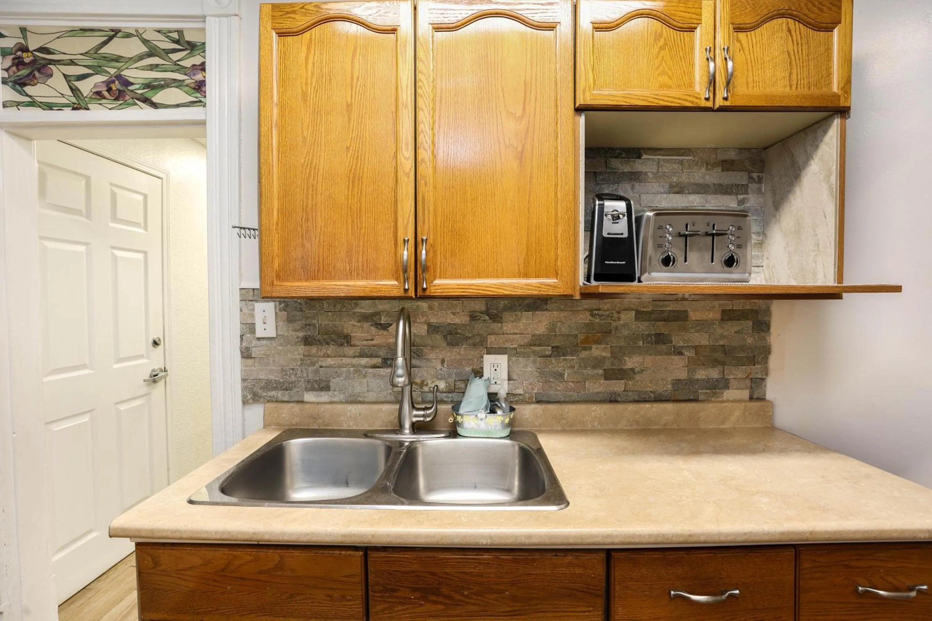 Kitchen or kitchenette in Wolseley the heart of the city !