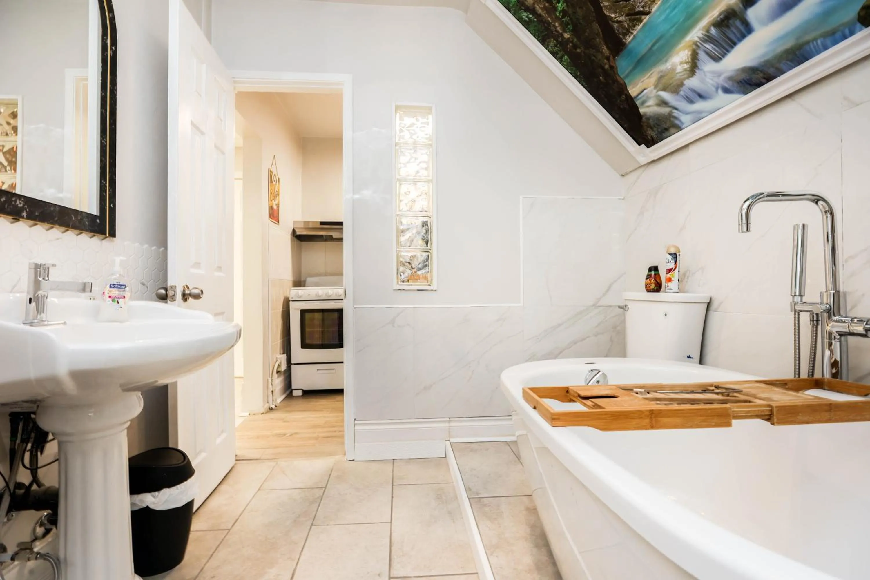 Bathroom in Wolseley the heart of the city !