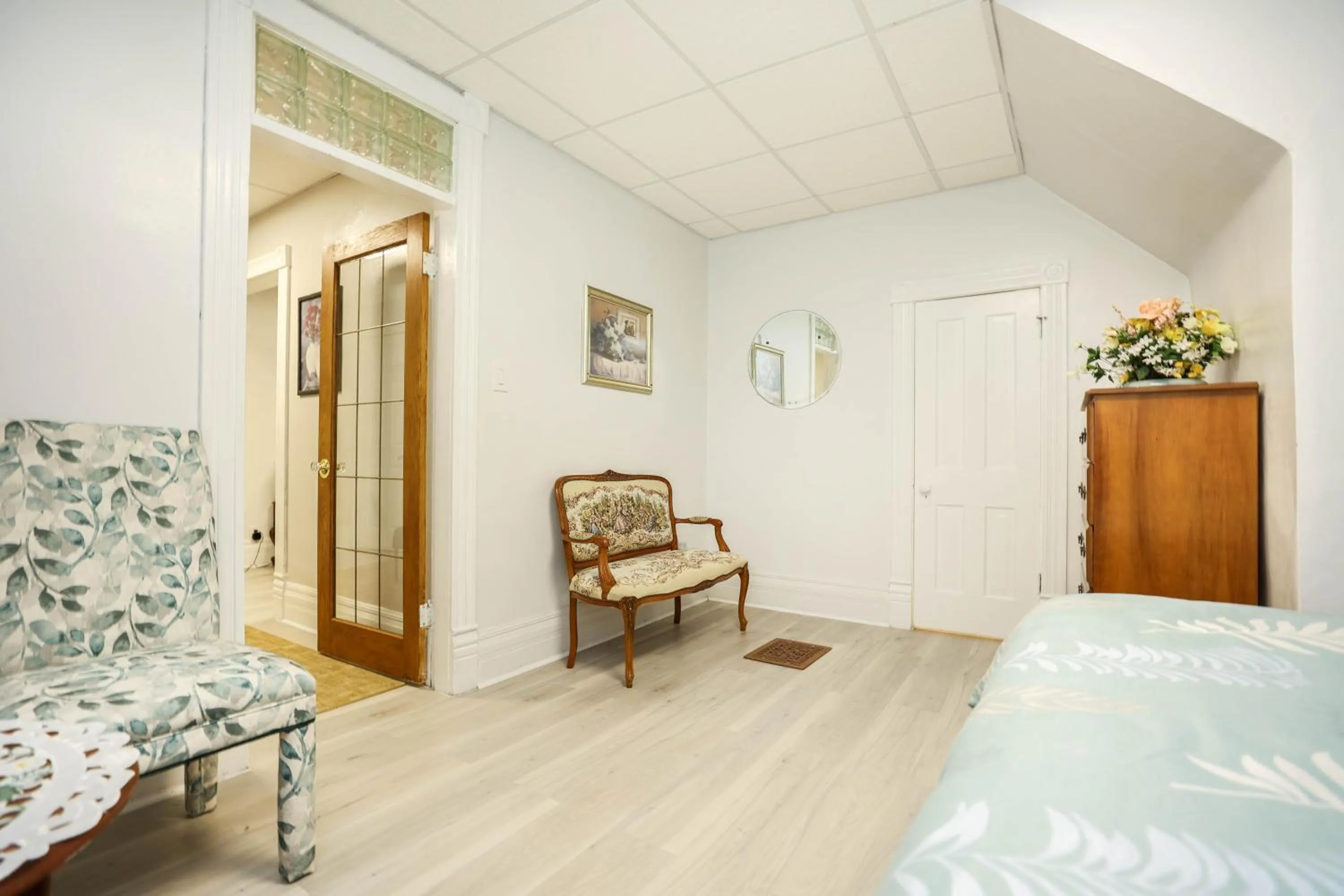 Bedroom, Bed in Wolseley the heart of the city !