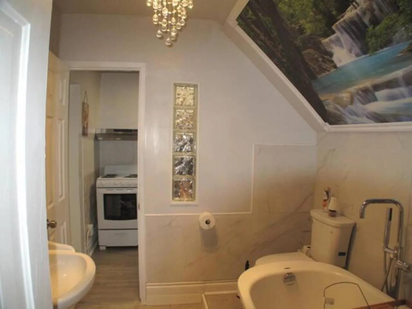 Bathroom in Wolseley the heart of the city !