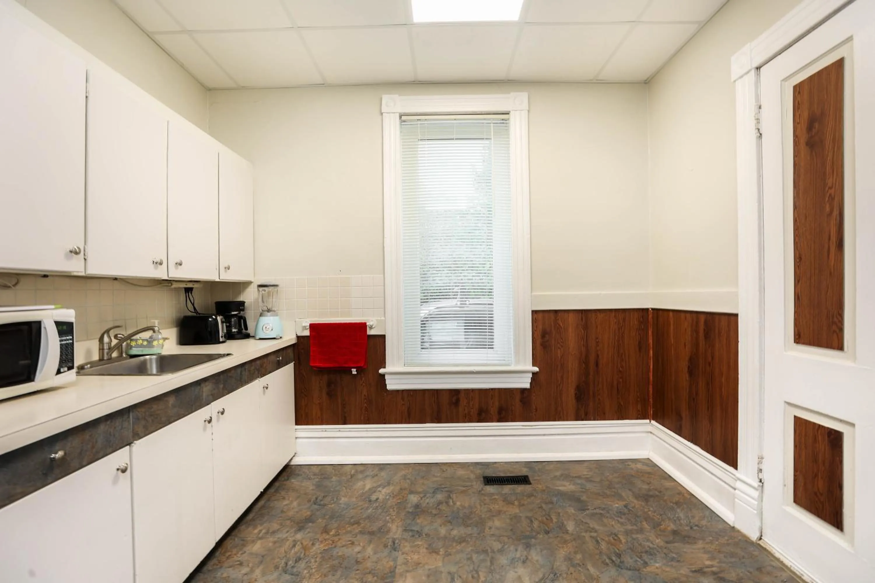 Kitchen or kitchenette in Wolseley the heart of the city !