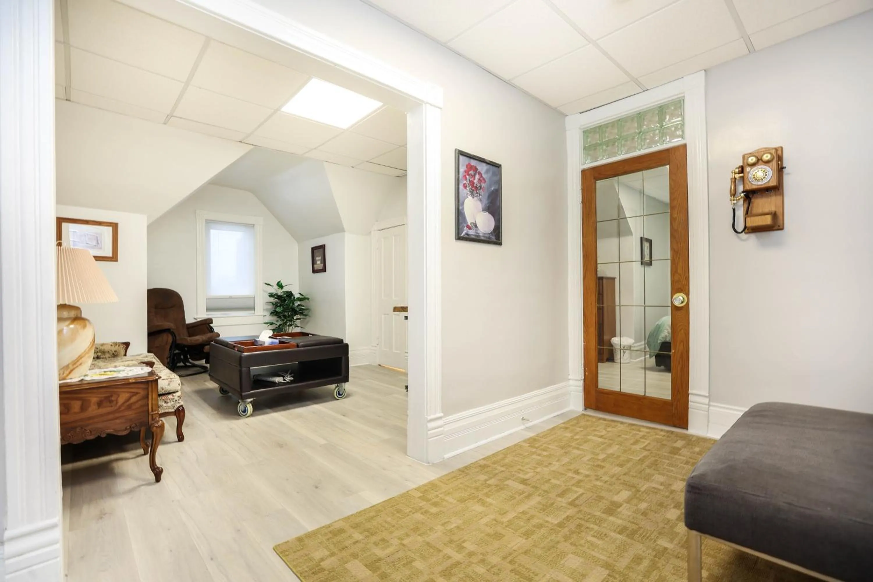 Facade/entrance in Wolseley the heart of the city !