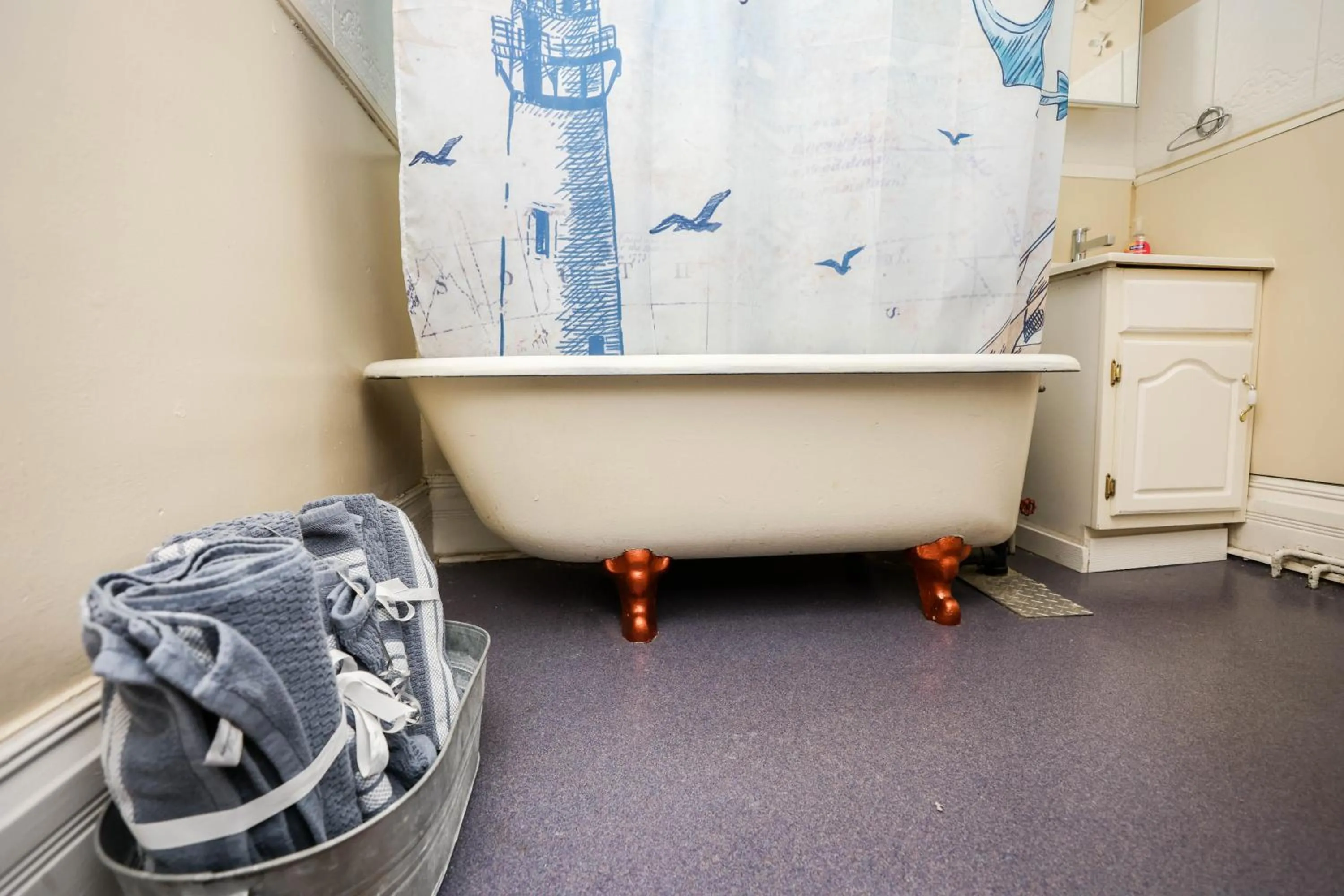 Bathroom in Wolseley the heart of the city !