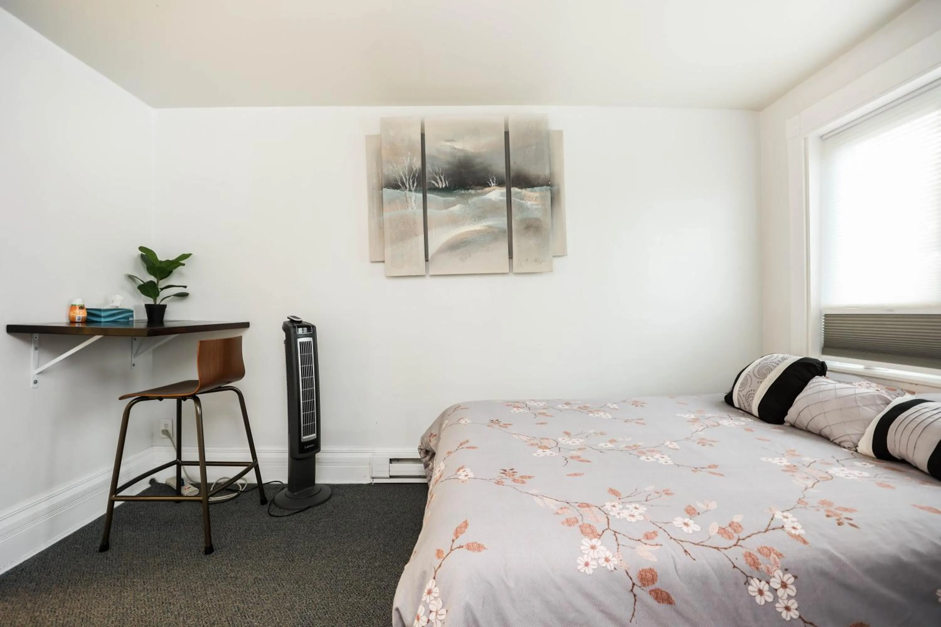 Bedroom, Bed in Wolseley the heart of the city !