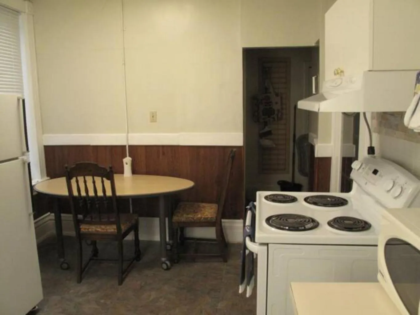 Kitchen or kitchenette in Wolseley the heart of the city !