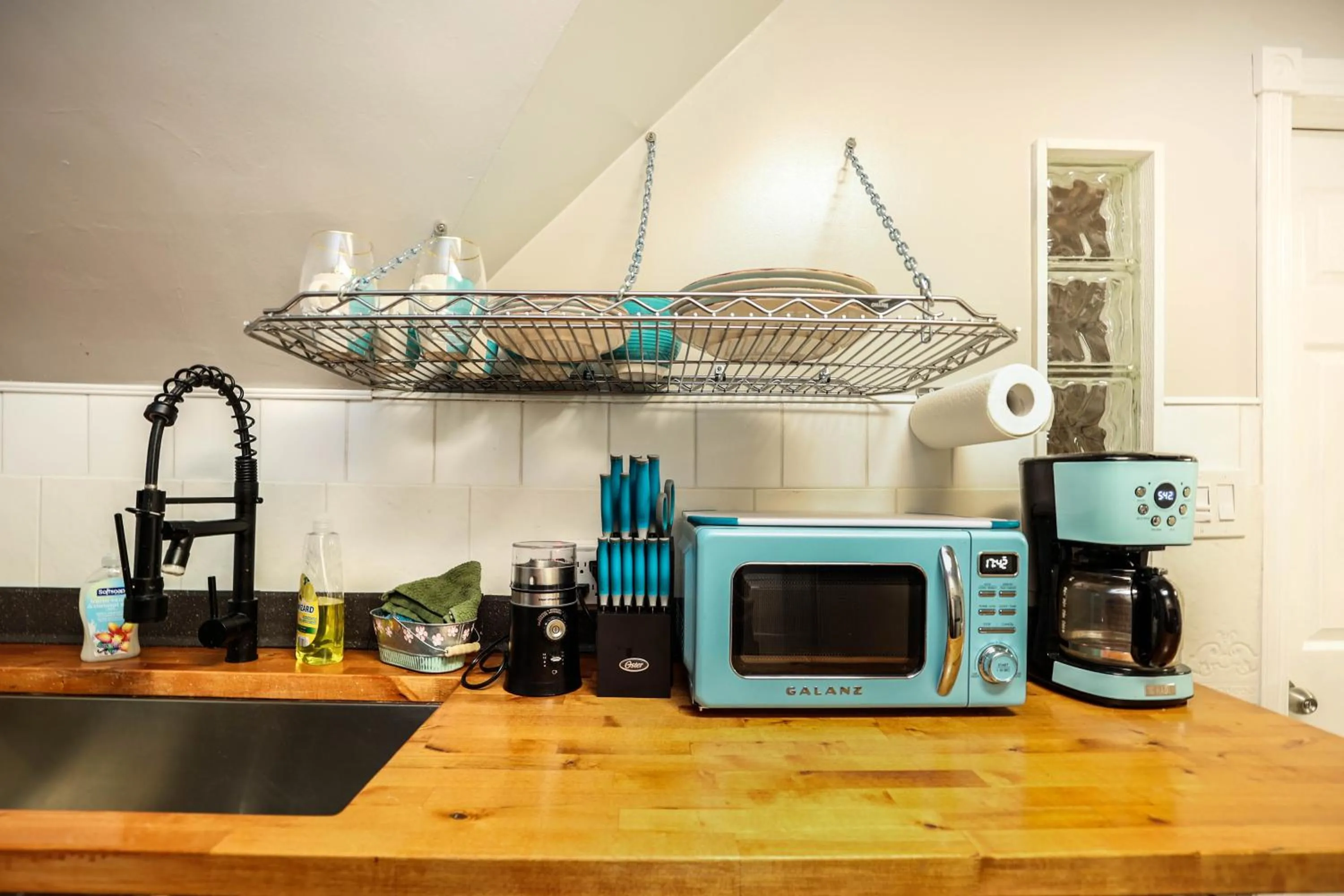 Kitchen or kitchenette in Wolseley the heart of the city !