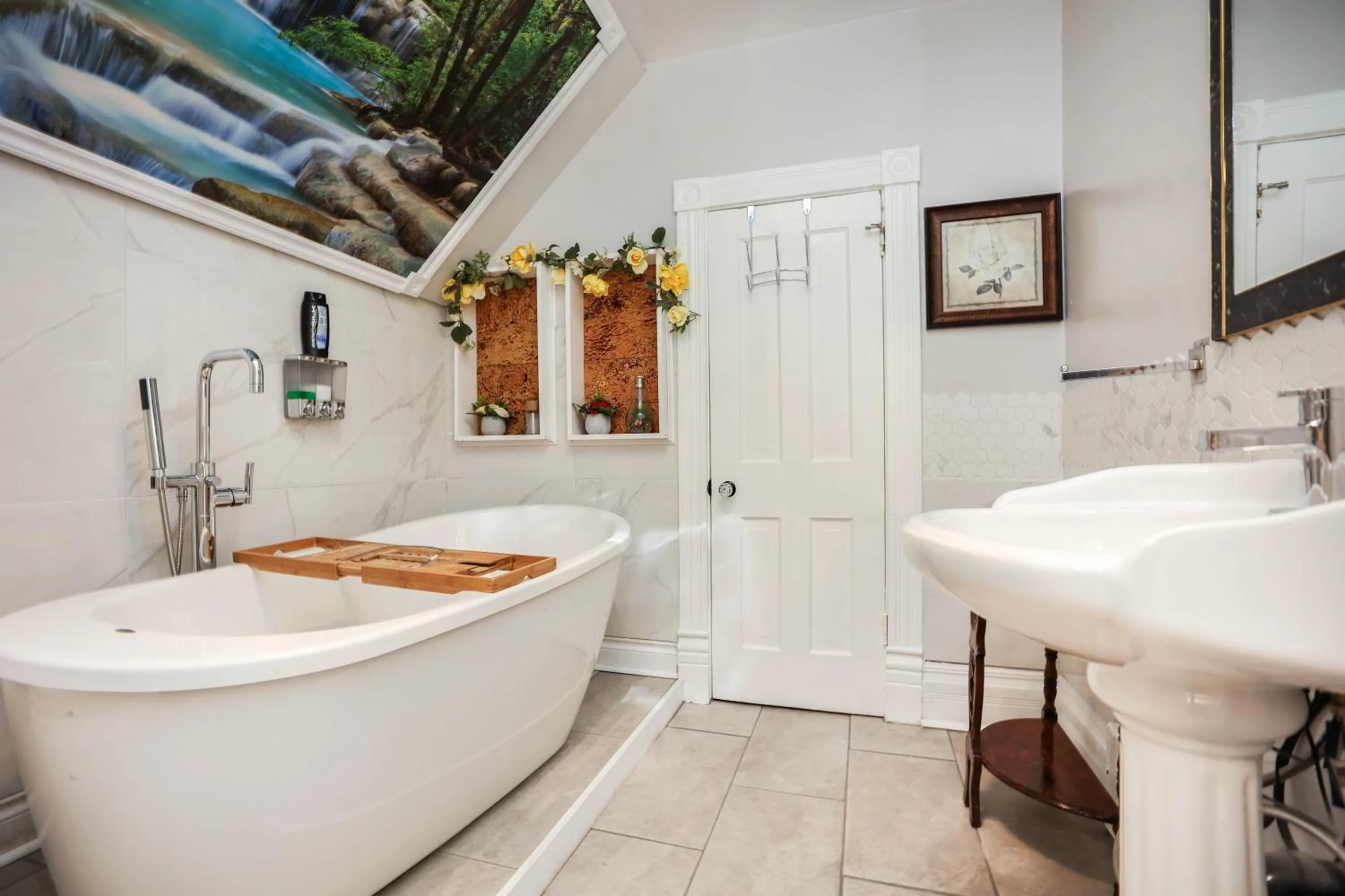 Bathroom in Wolseley the heart of the city !