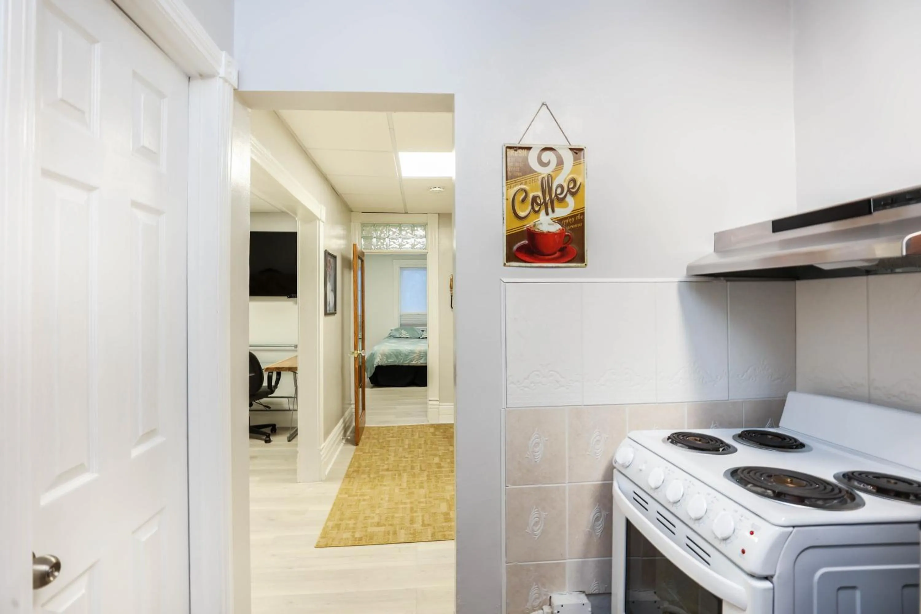 Facade/entrance, Bed in Wolseley the heart of the city !