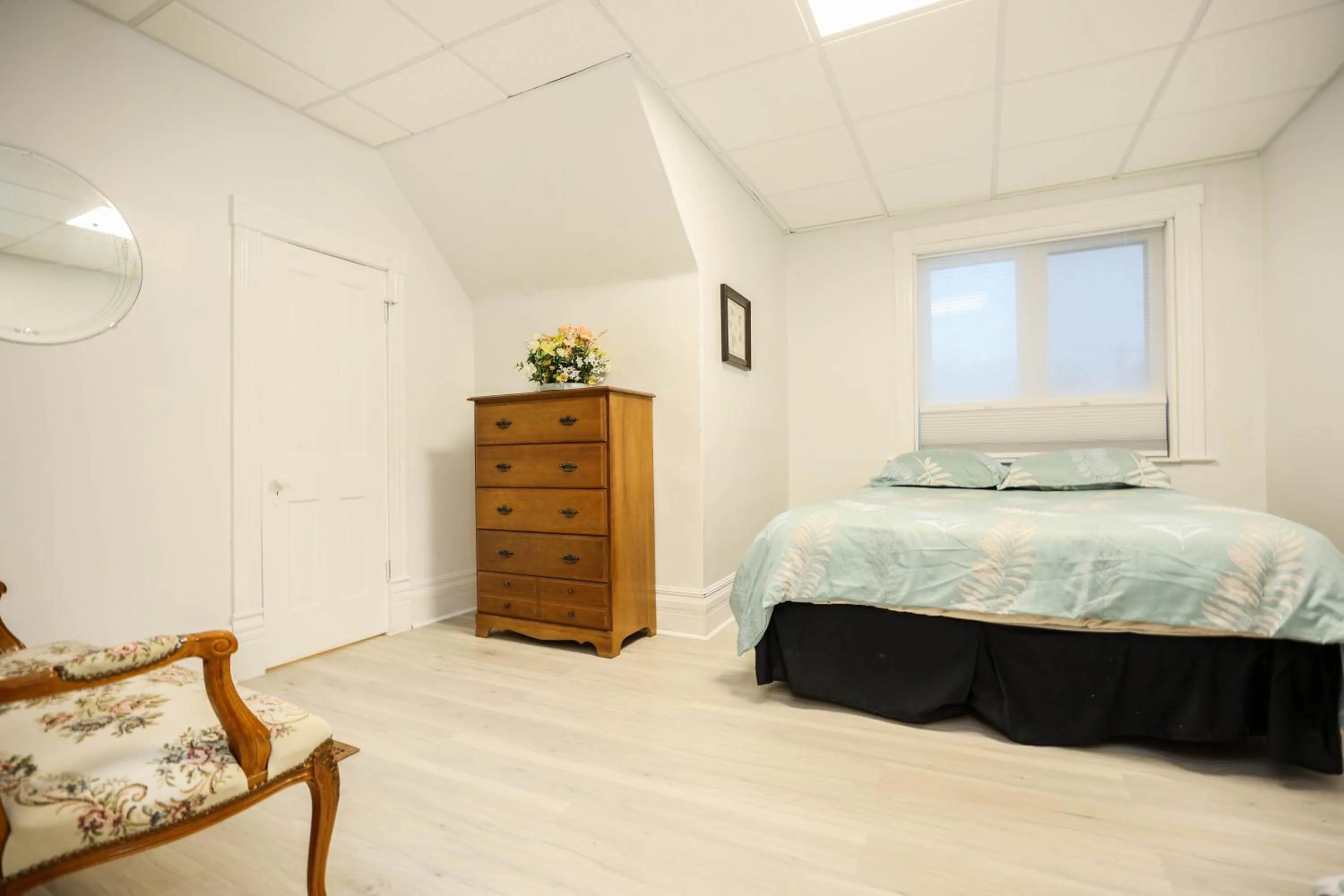 Bedroom, Bed in Wolseley the heart of the city !