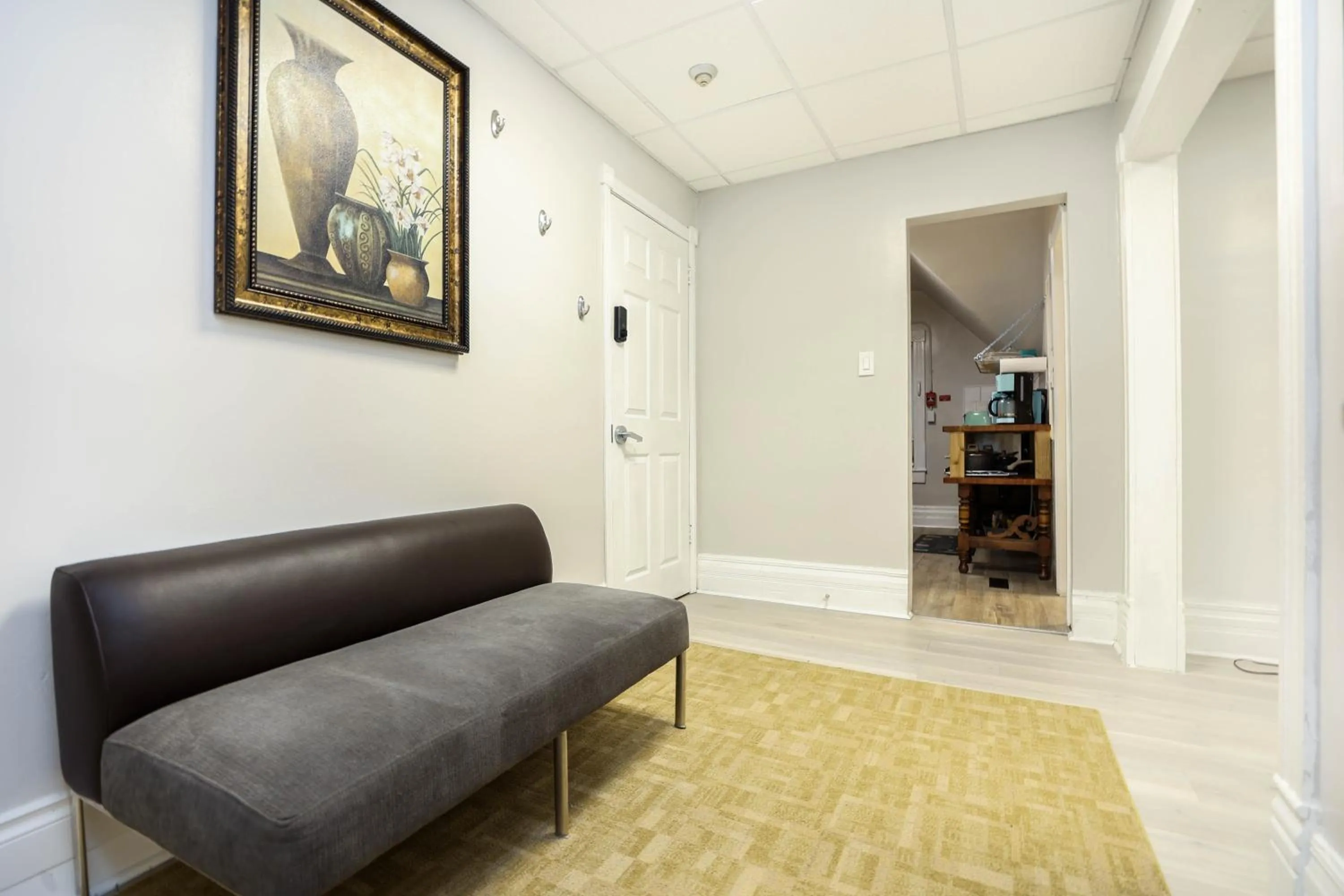 Facade/entrance in Wolseley the heart of the city !