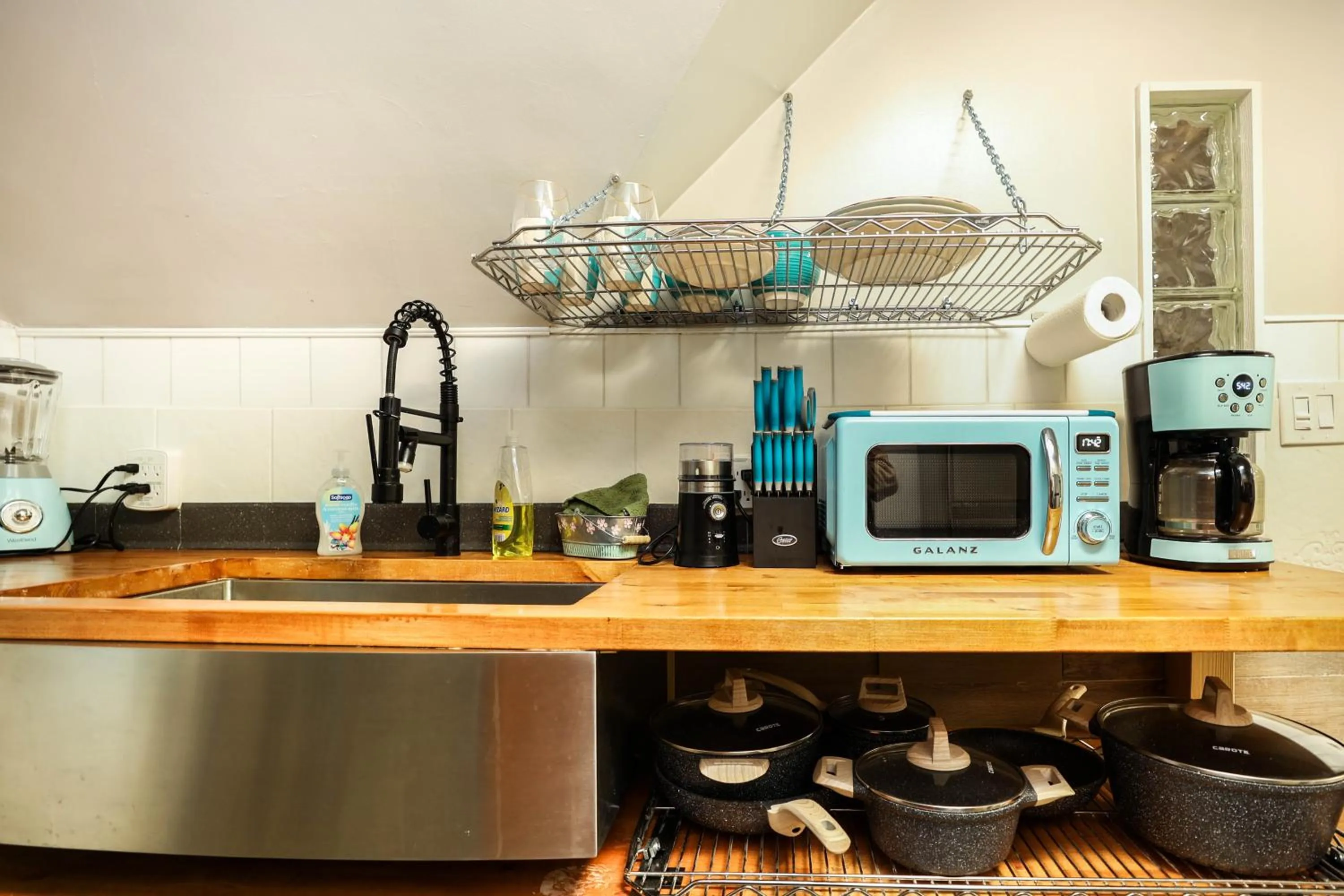 Kitchen or kitchenette in Wolseley the heart of the city !