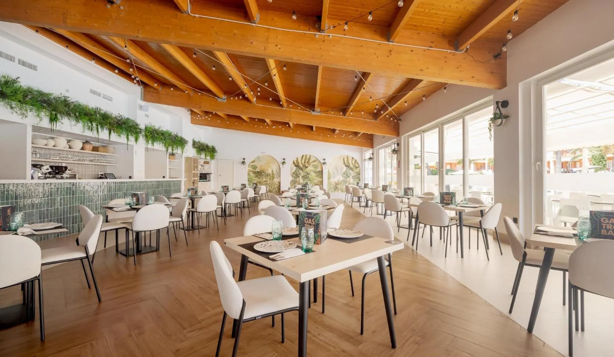 Lounge or bar in Ilunion Sancti Petri