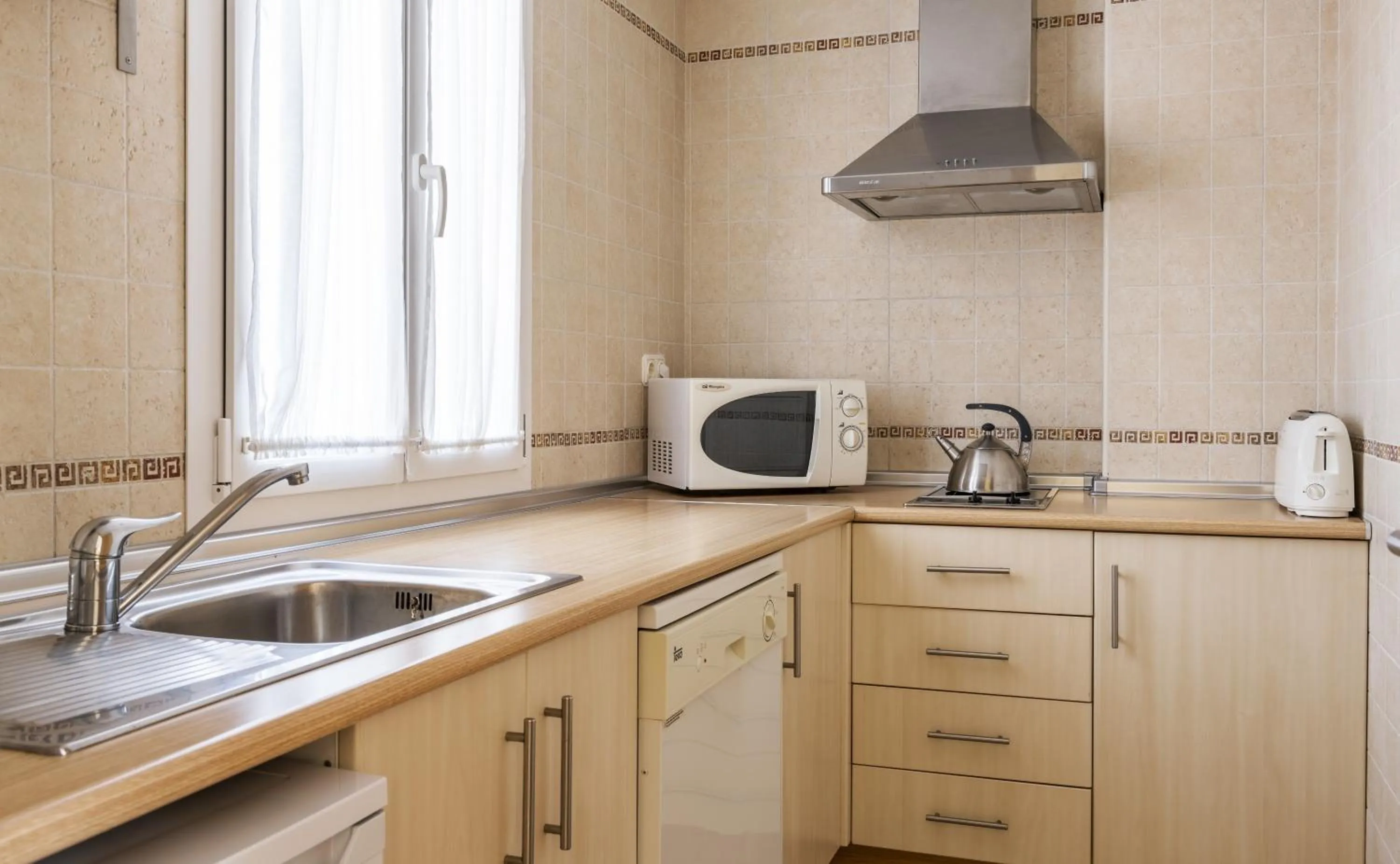 Kitchen or kitchenette in Ilunion Sancti Petri