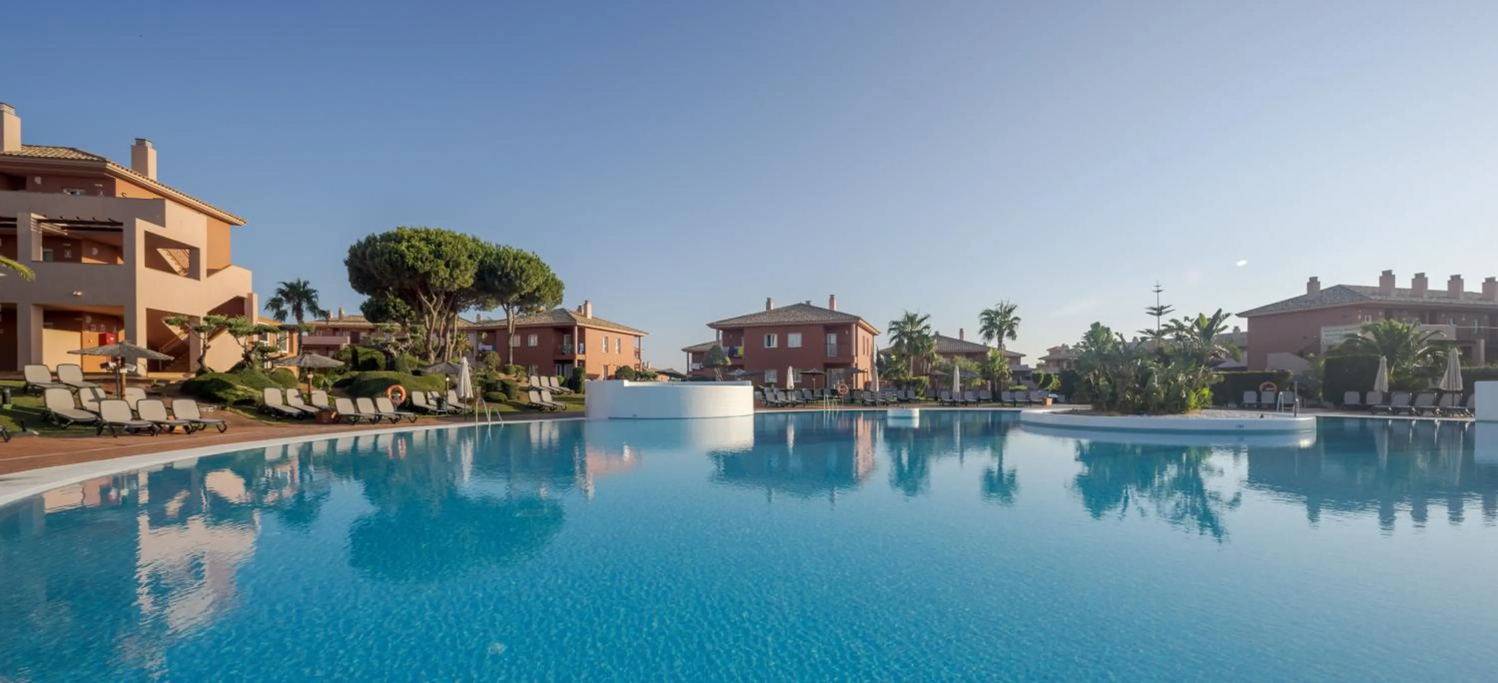 Swimming pool in Ilunion Sancti Petri