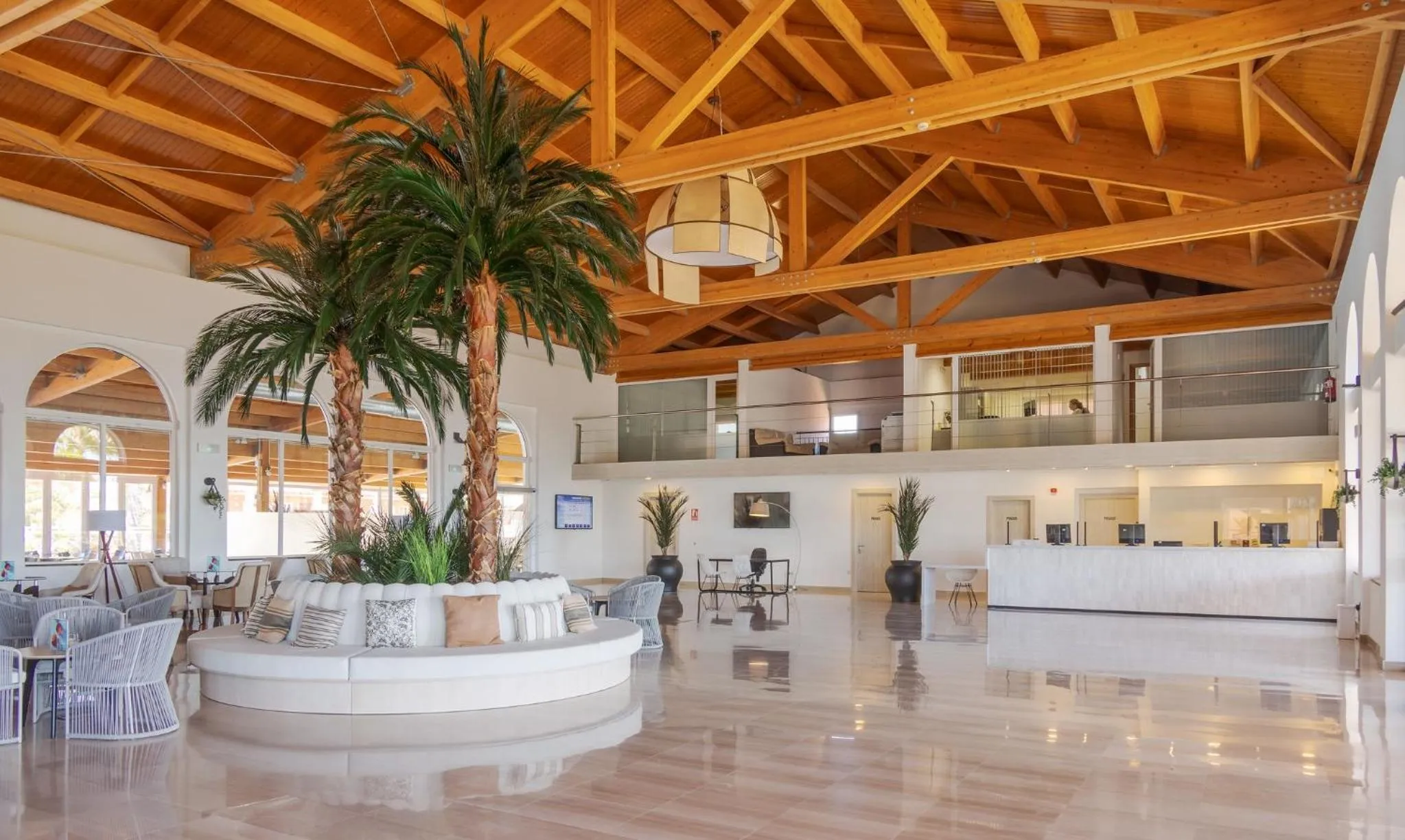 Lobby or reception in Ilunion Sancti Petri