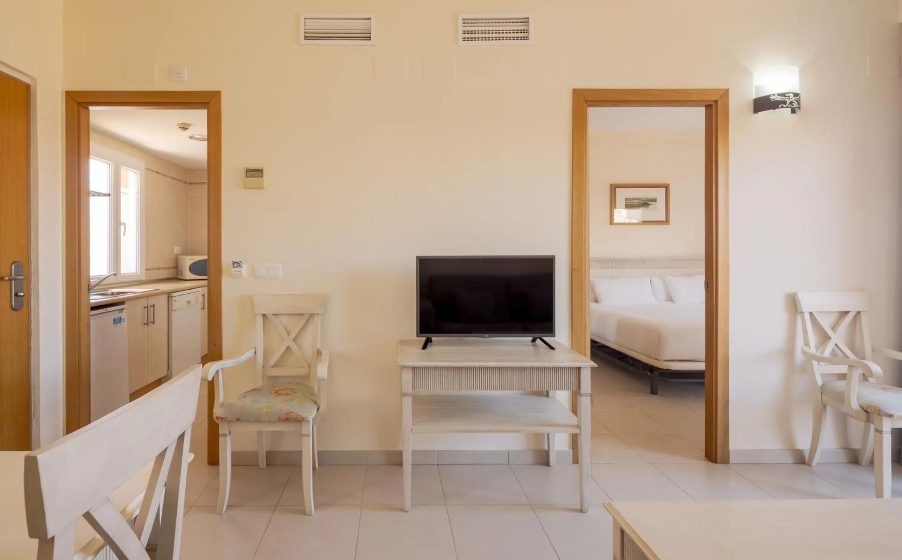 Living room, Bed in Ilunion Sancti Petri