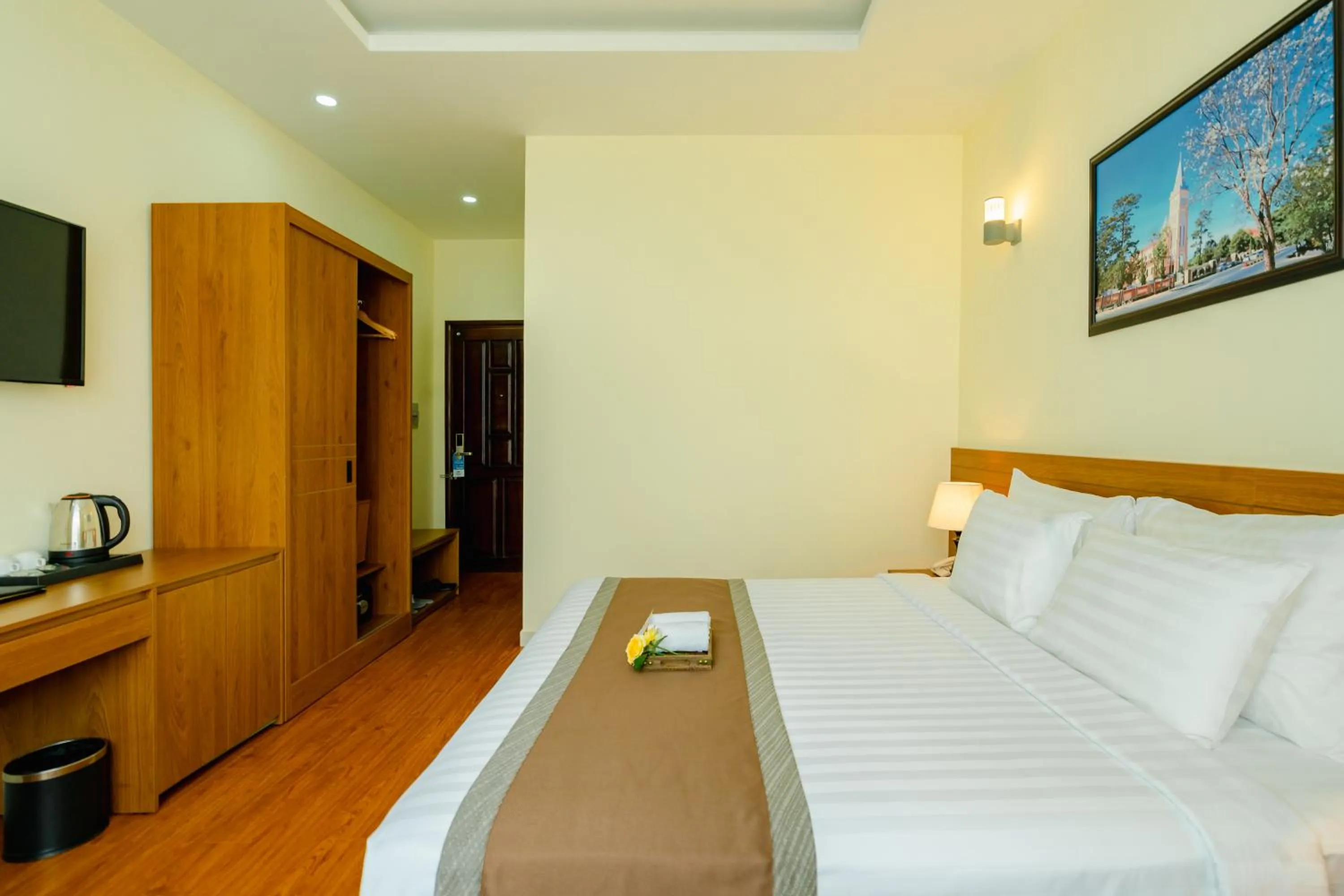 Photo of the whole room, Bed in Bombo DaLat Hotel